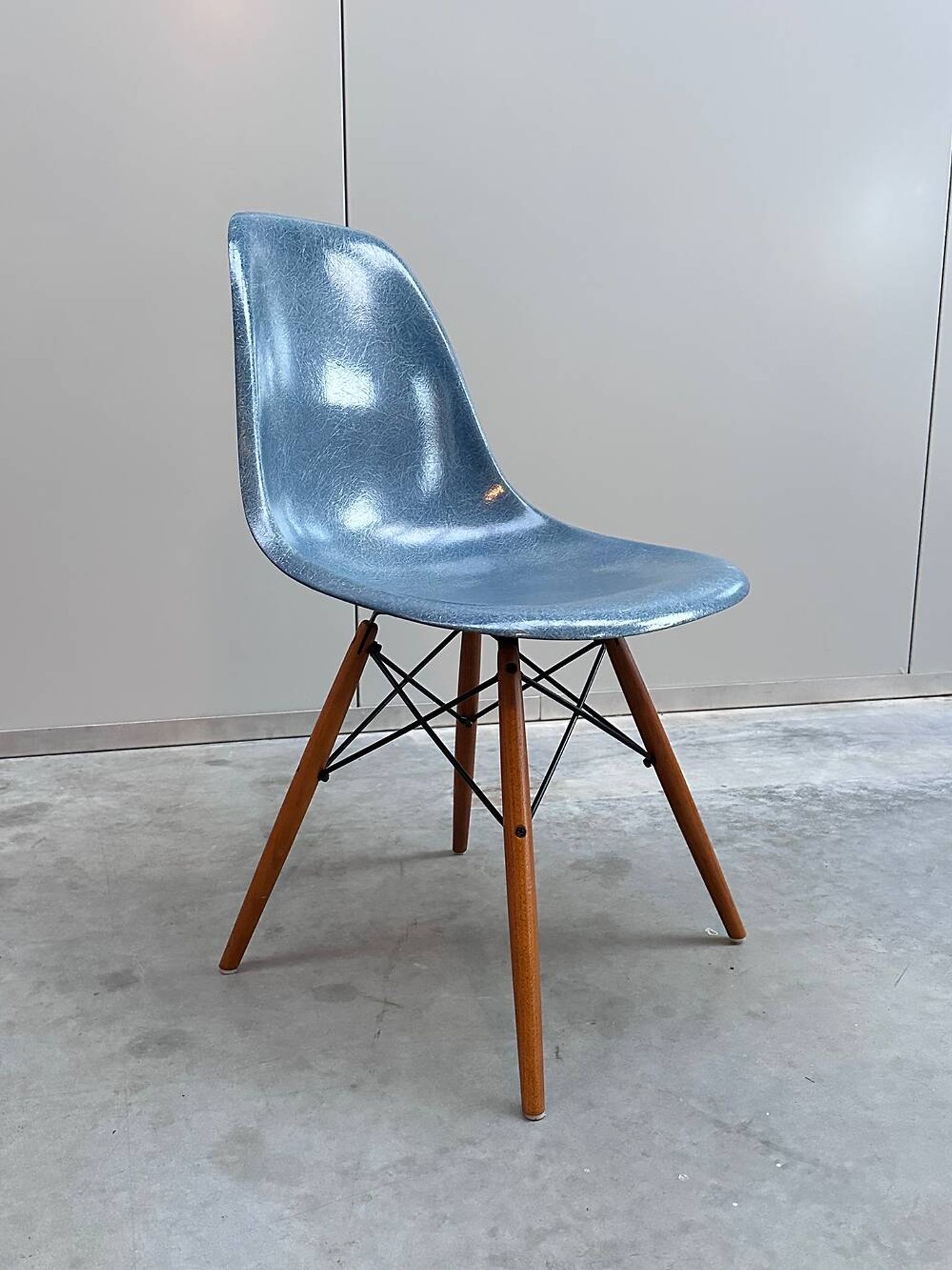 Set of 10 fibreglass & walnut DSW chairs, Charles & Ray Eames, Herman Miller, 60s-70s