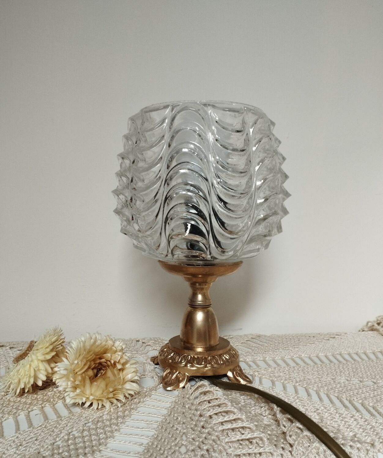 Golden metal foot lamp, twisted glass, vintage