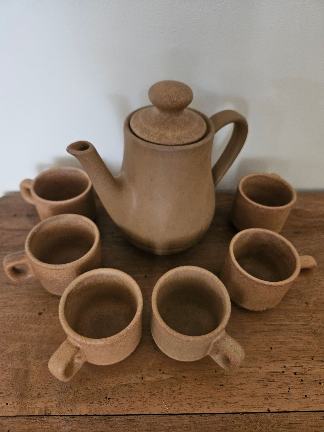 Coffee maker and its 6 stoneware cups