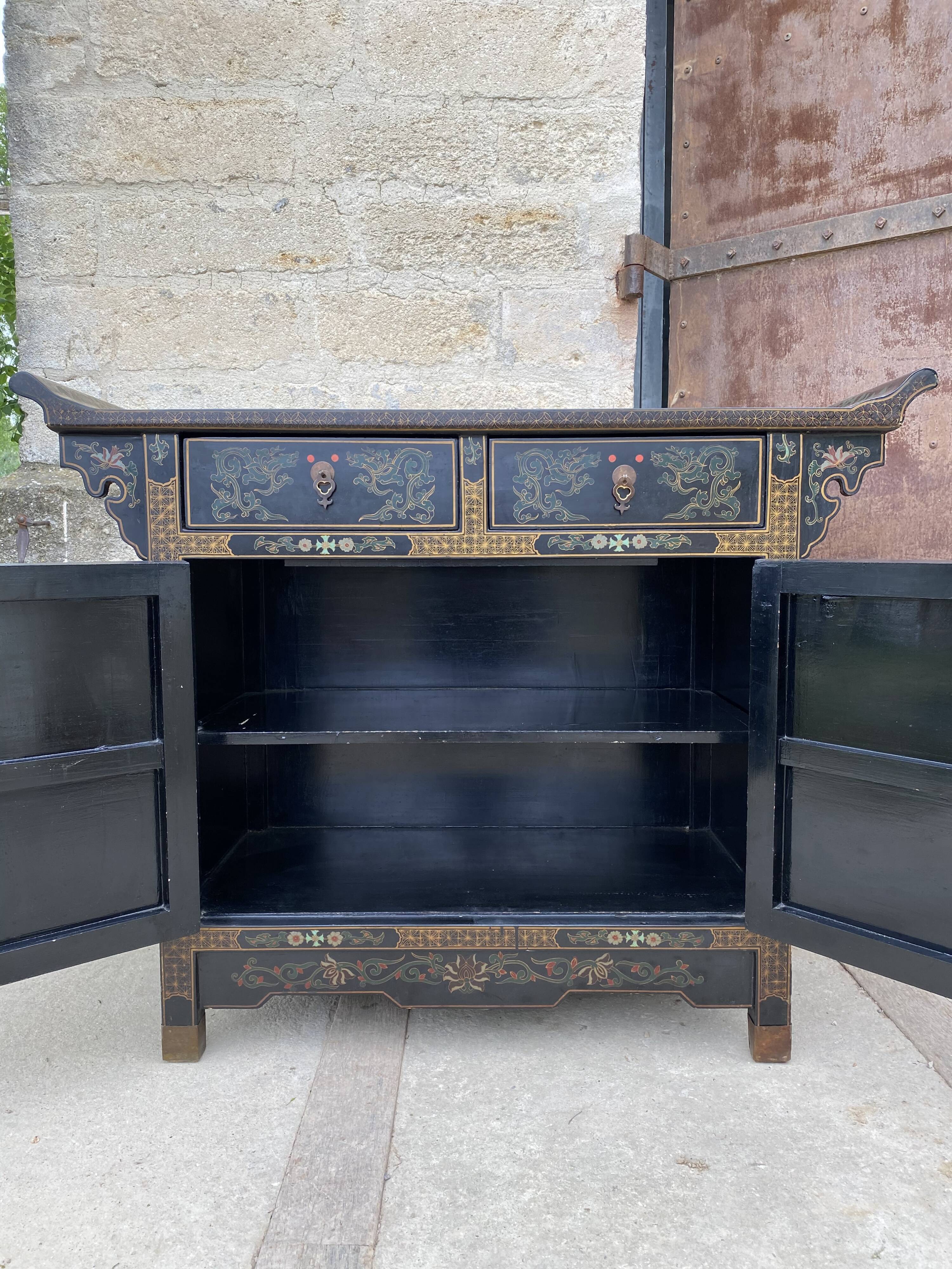Chinese furniture console 1960 lase wood