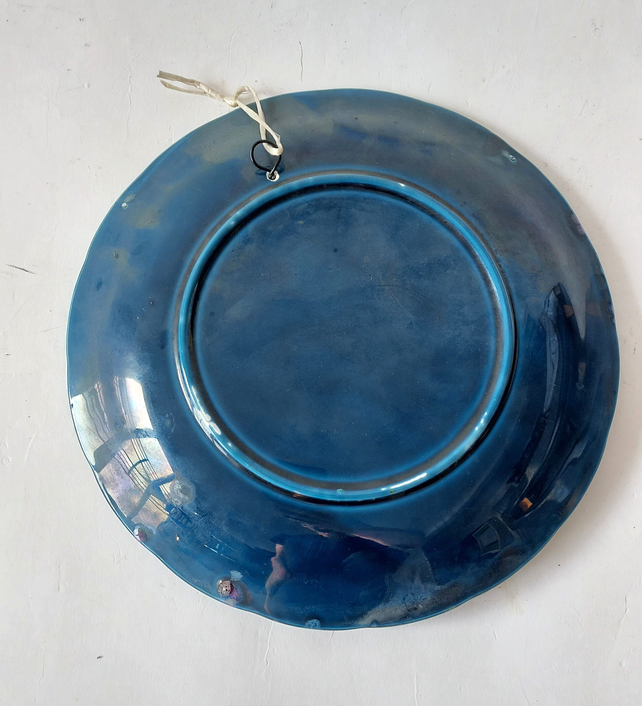 Assiette bleue à décor de coquillages et crustacés, Vallauris 1960