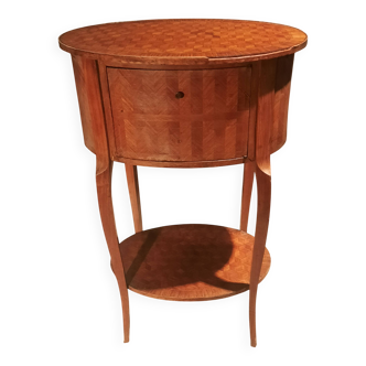 Table de chevet ovale en marquetterie style Louis XV