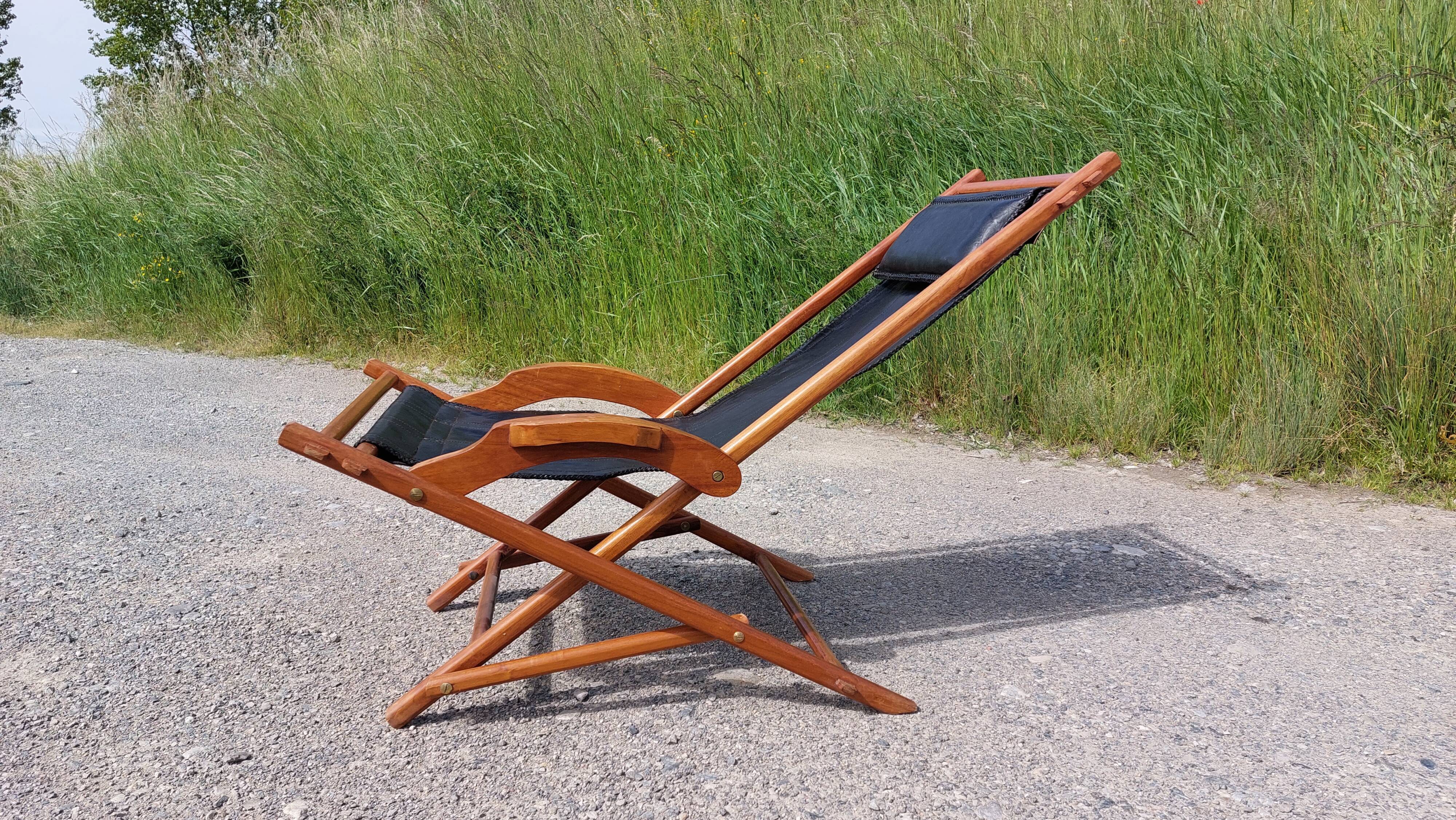Old deckchair deck chair in wood and black leather - 40s