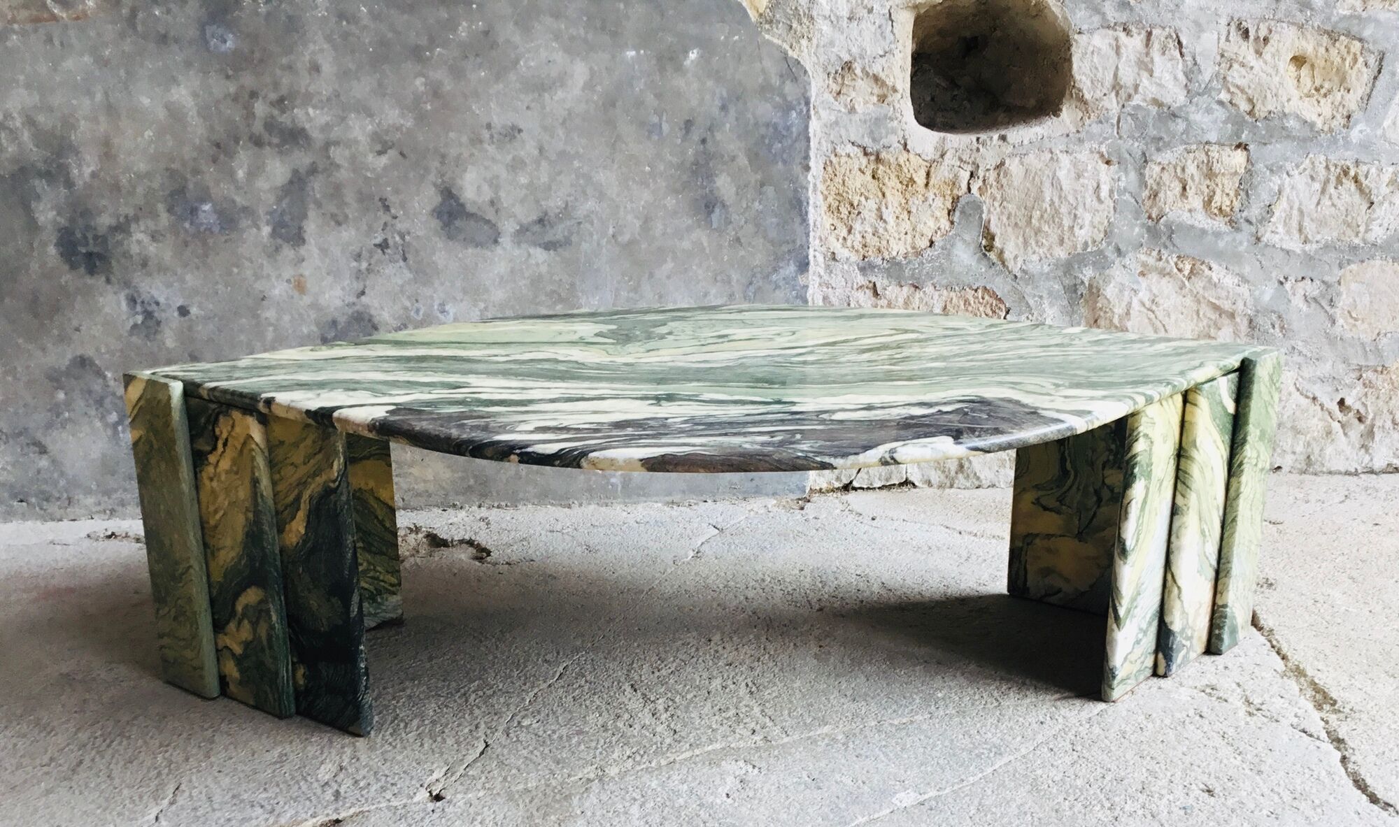 Large marble coffee table in the shape of an eye from Roche Bobois - 1970