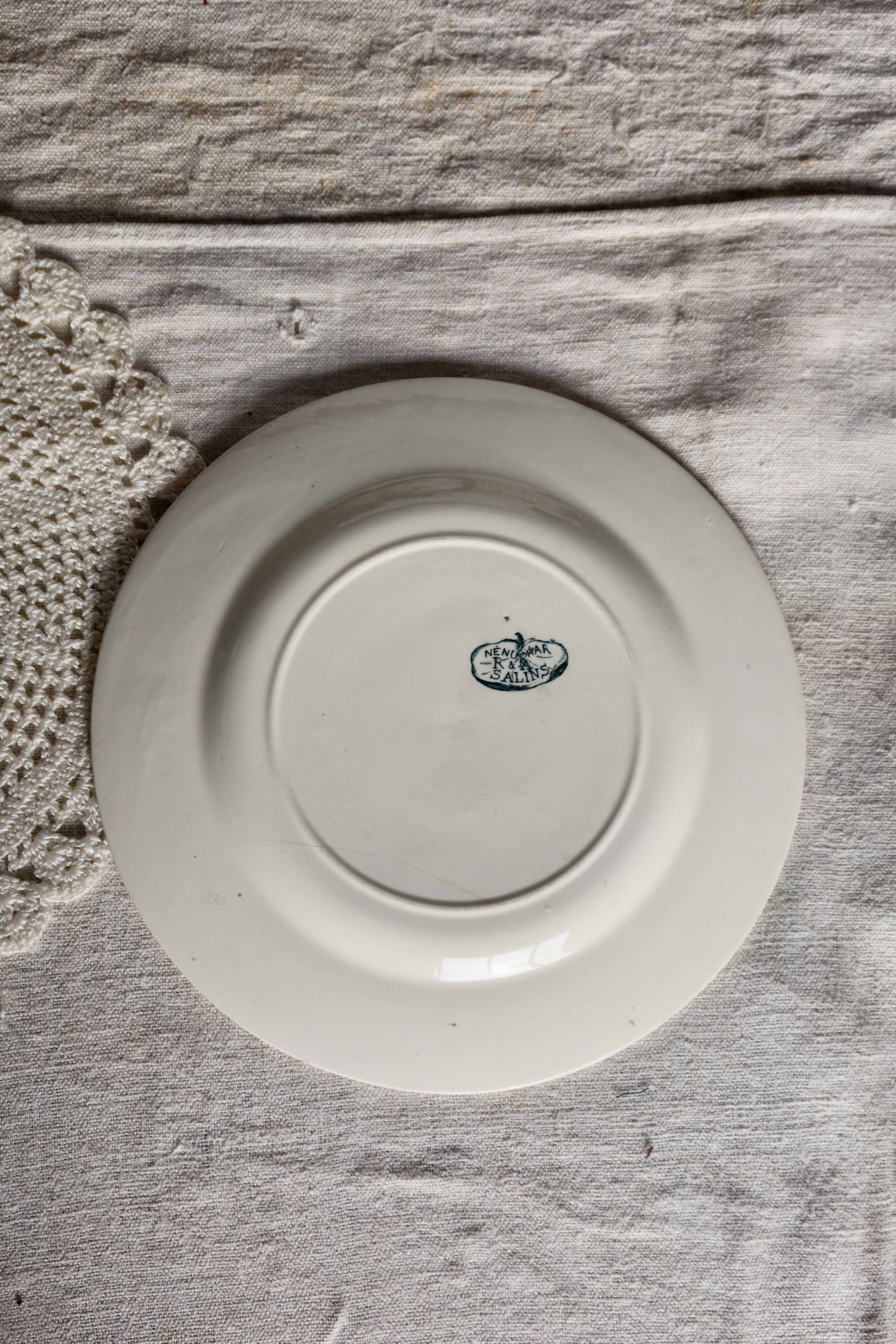 Assiette à dessert ancienne terre de fer Salins modèle Nénuphar