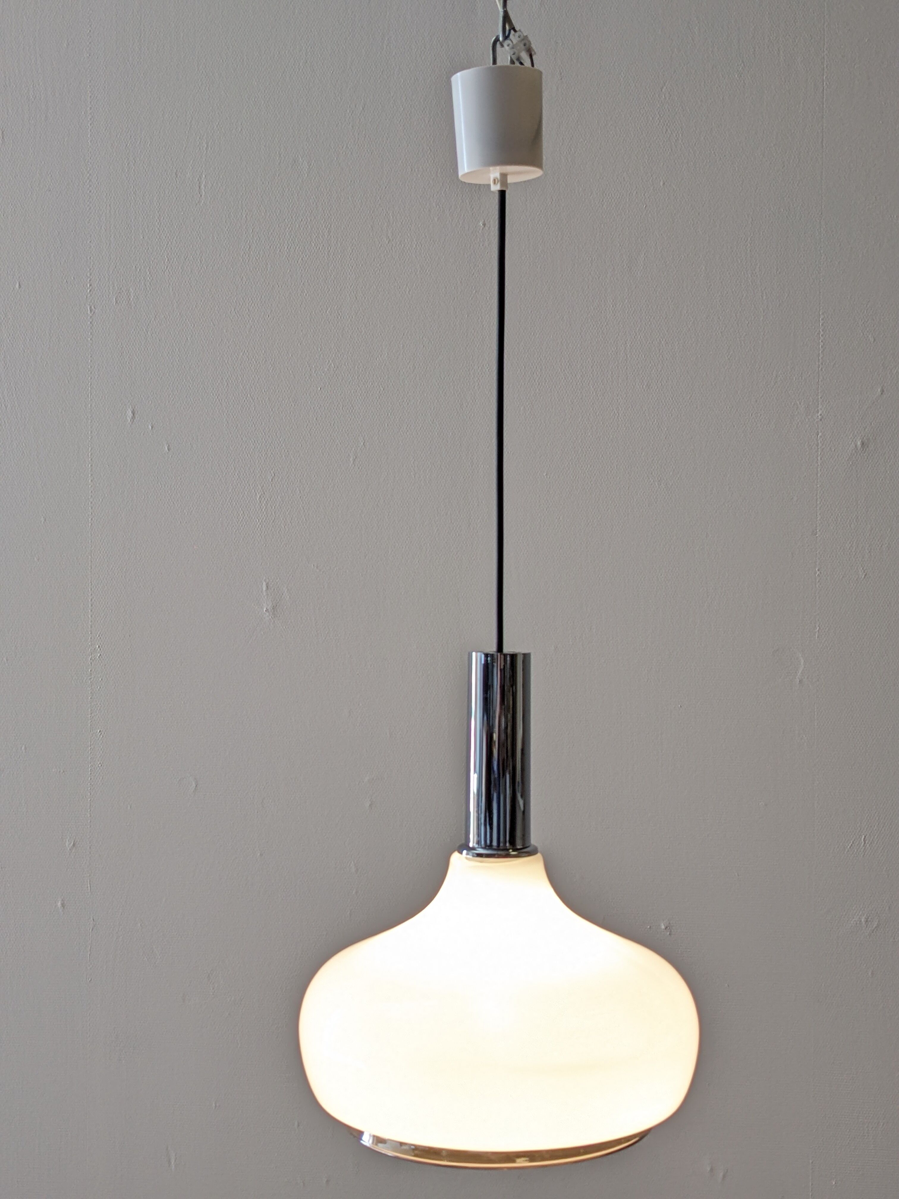 Suspension en opaline blanche des années 60/70