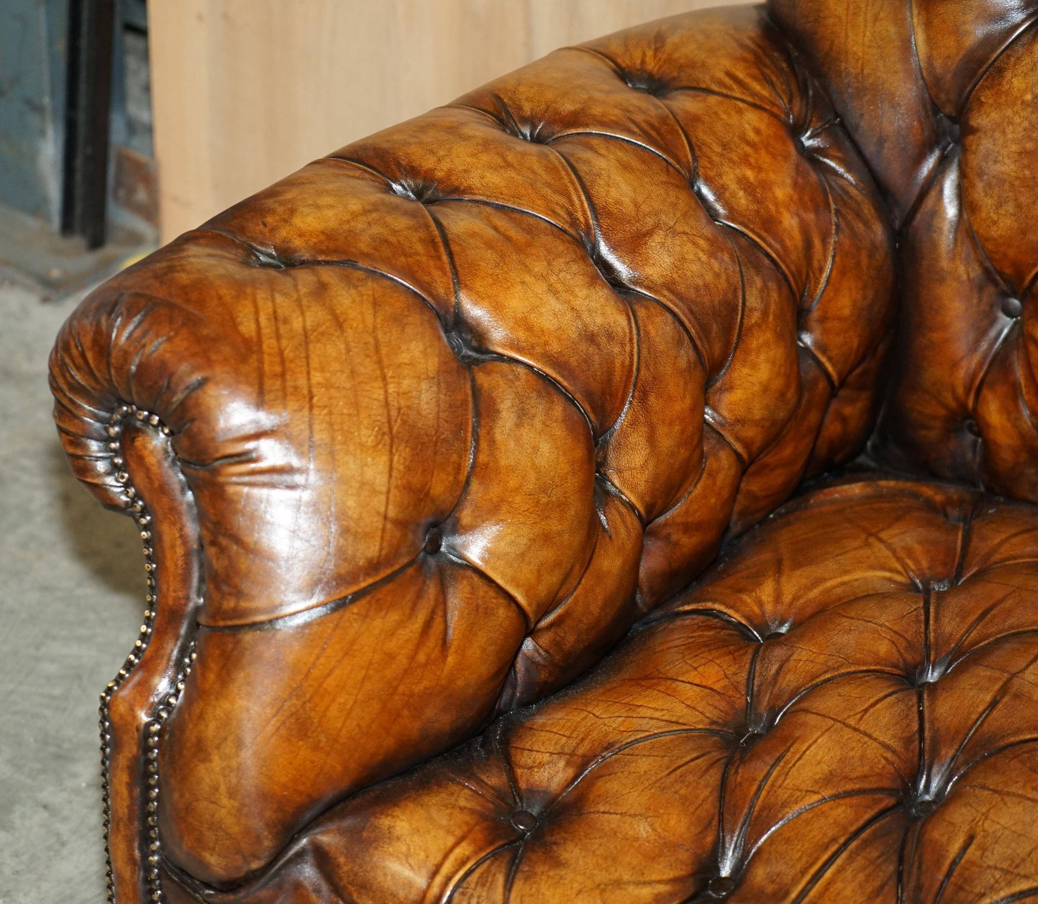 Canapé Chesterfield victorien en cuir serpentin teint à la main