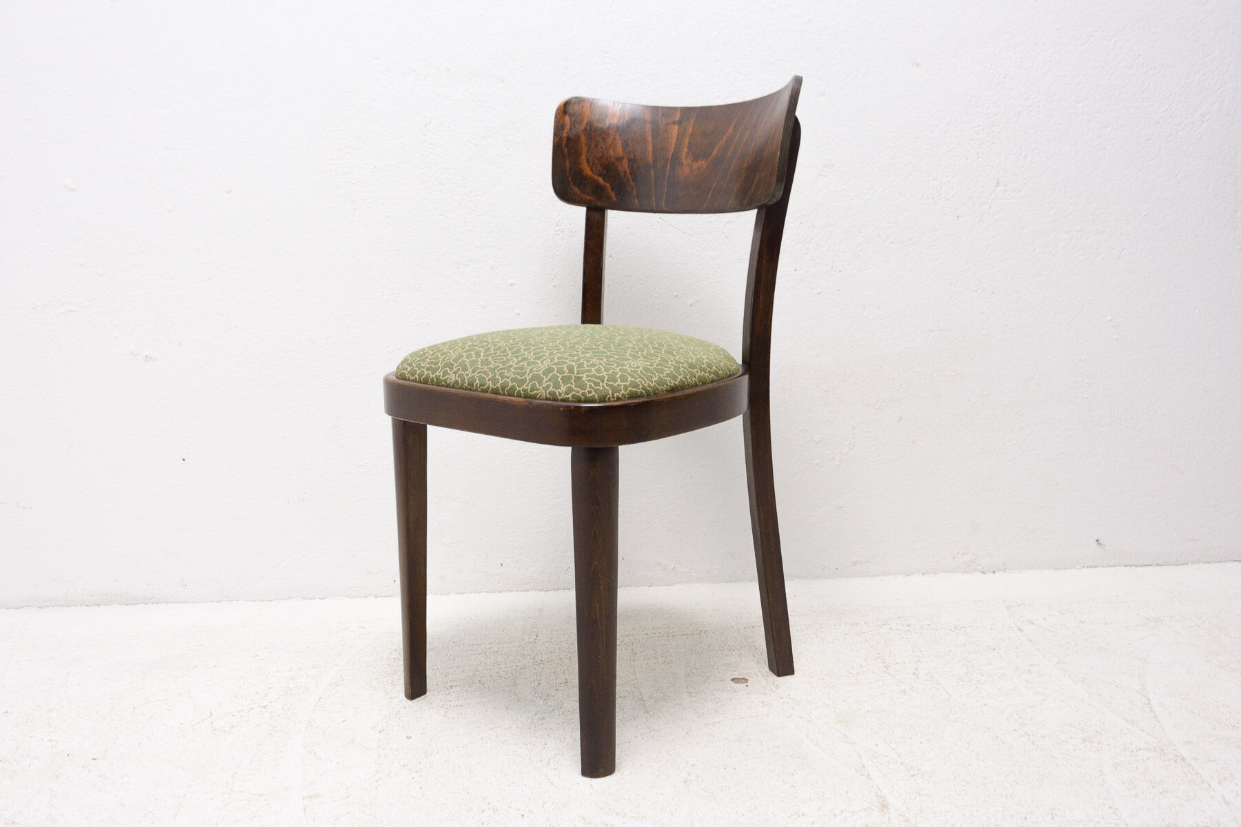 Ensemble de quatre chaises de salle à manger thonet, tchécoslovaquie, années 1950