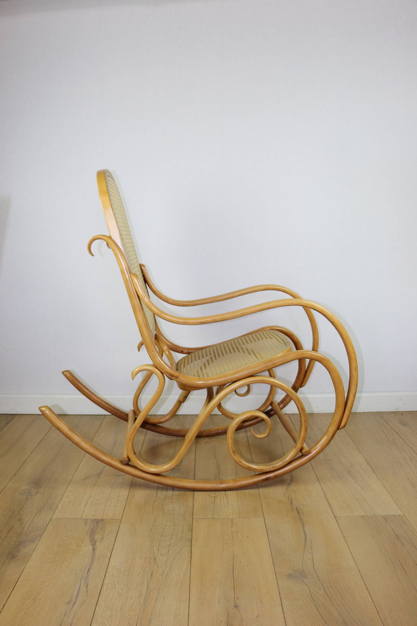 Rocking chair on runners, light beech wood, 1970s - very good condition