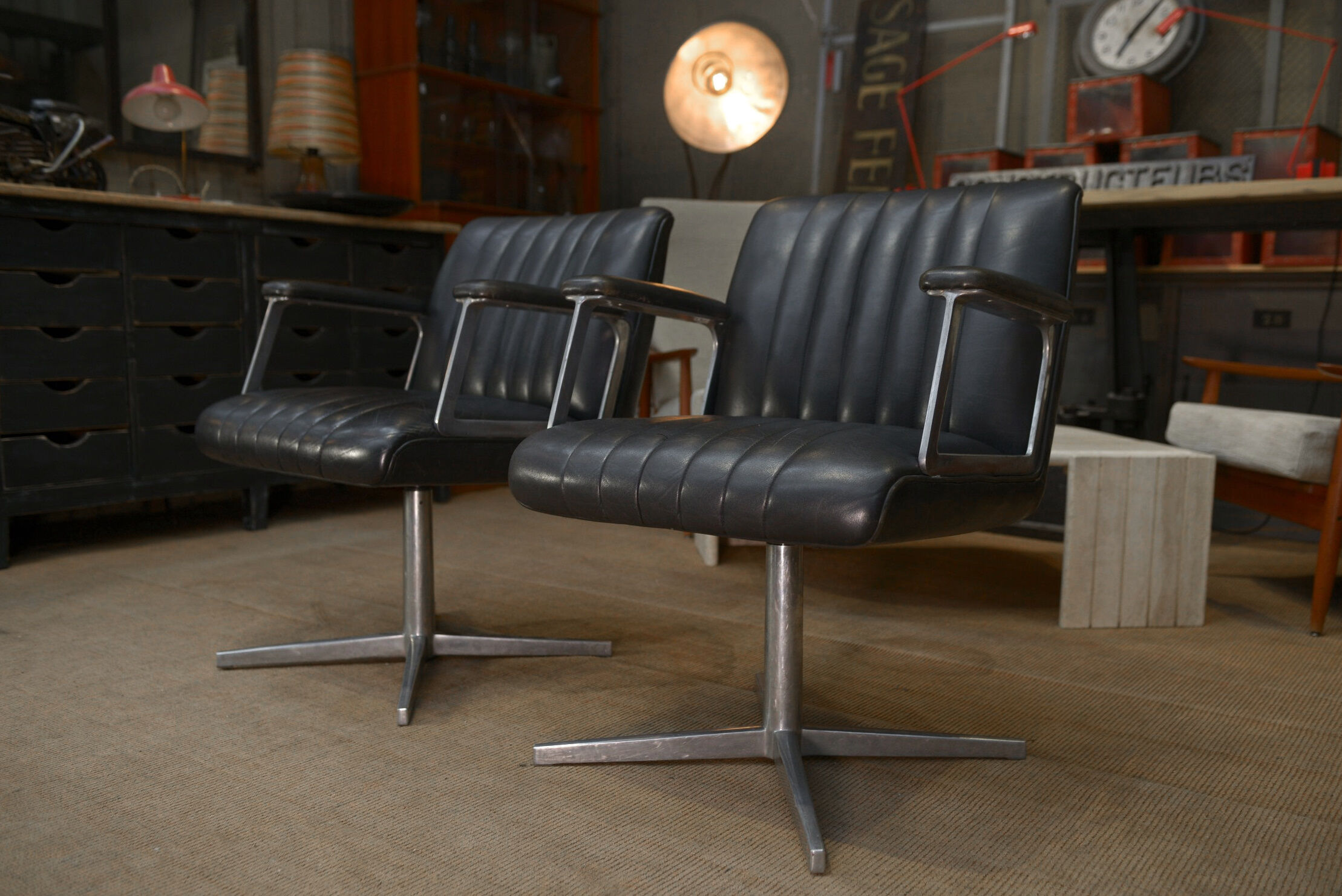 Design office chairs in swivel metal leather 1970