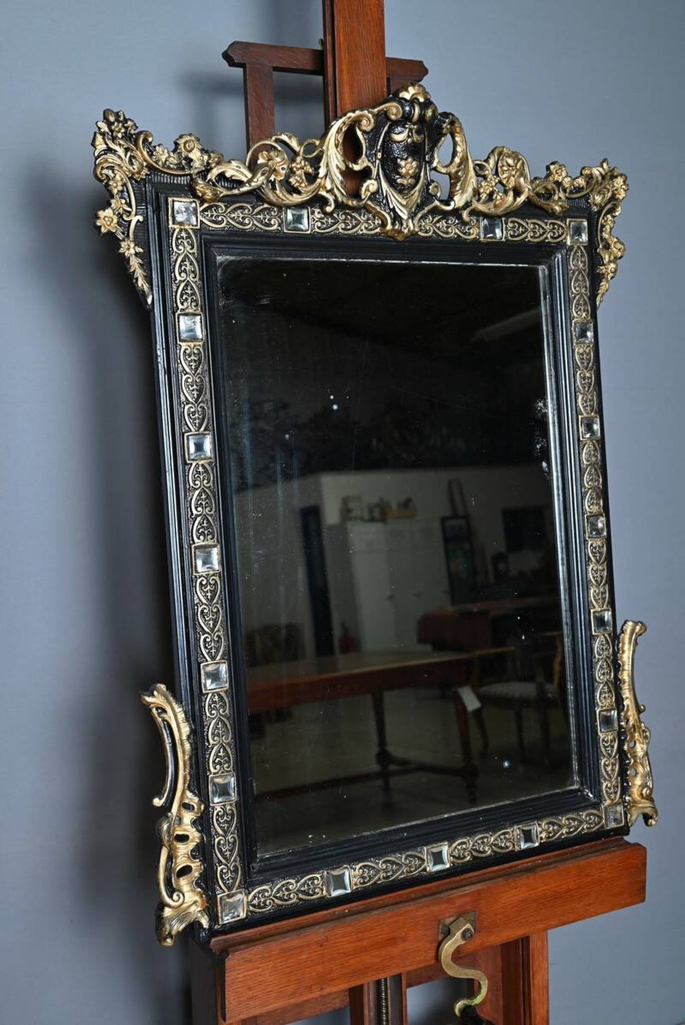 Important Mirror with Pediment, Napoleonic III period – 2nd half of the 19th century