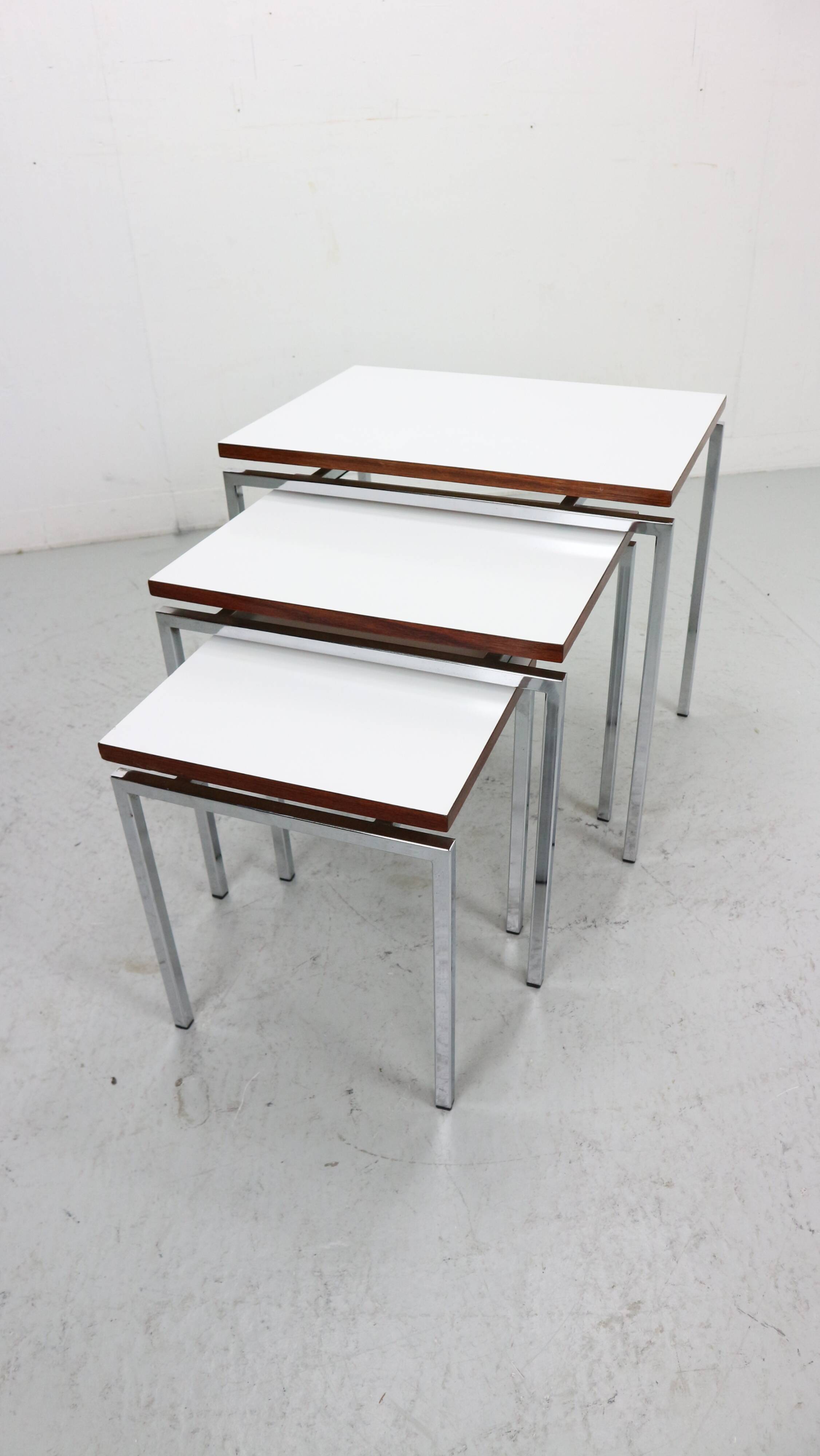White Nesting Table Set with chrome frame and wood detail, 1970s