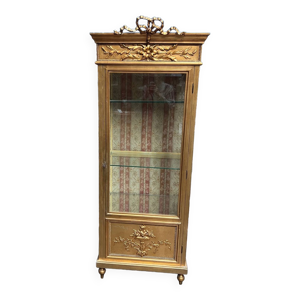 Vitrine dorée de style