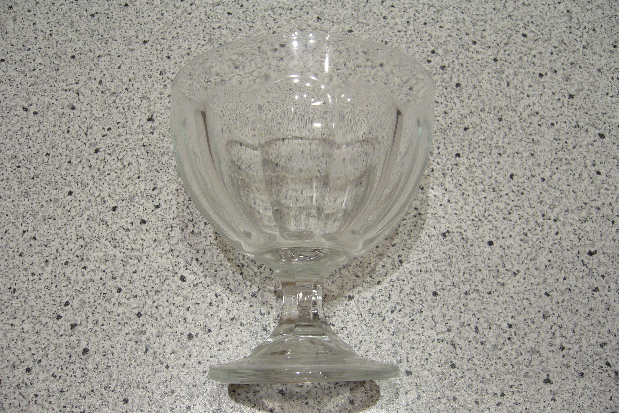 Lot of 4 art deco glasses cups