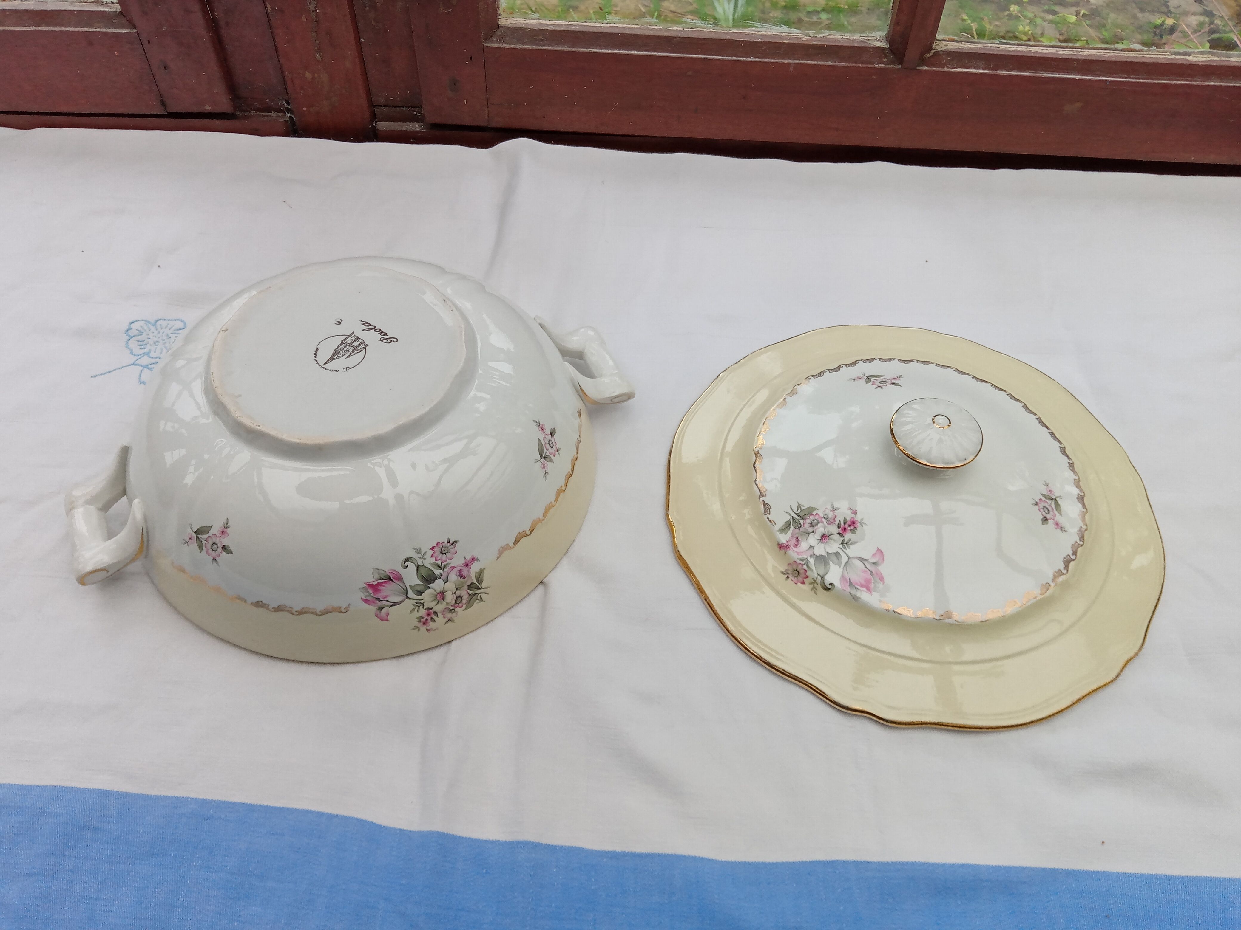 Salad bowl / Soupière L'Amandinoise