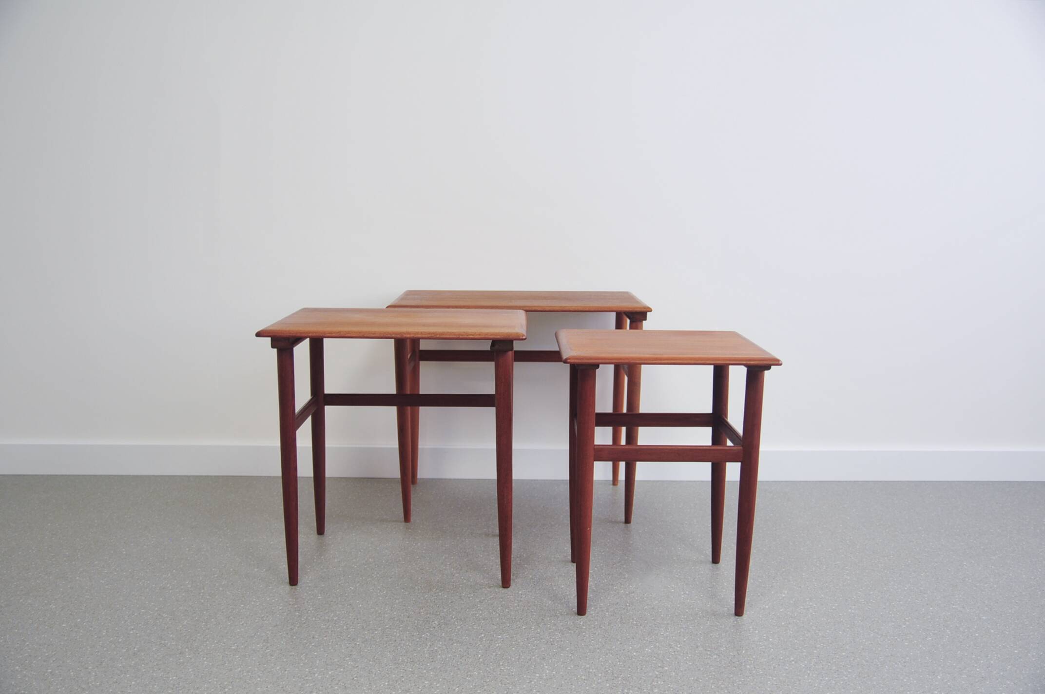 3 tables gigognes en teck, Danemark 1960