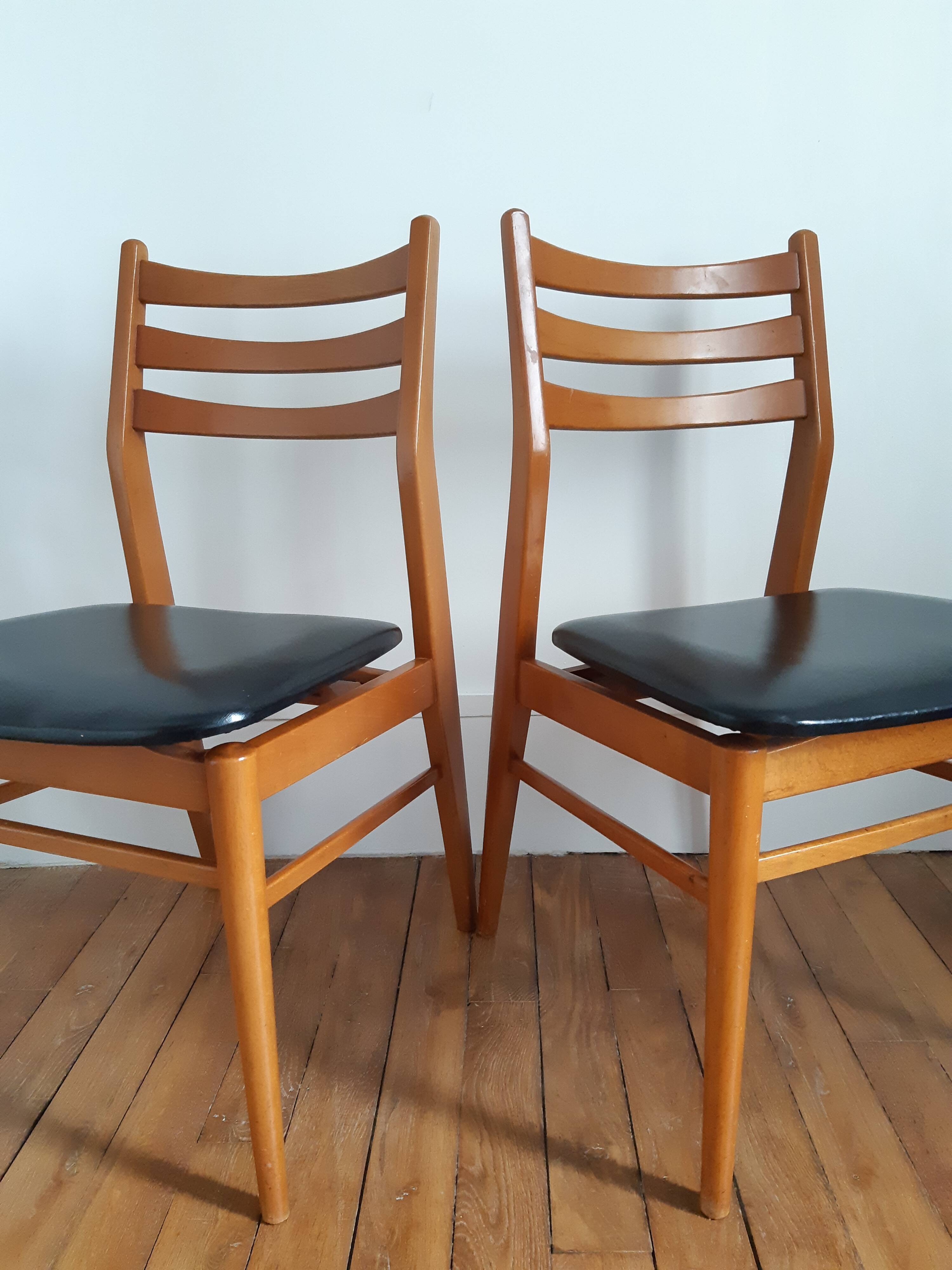 Set of 2 wooden chairs and skai