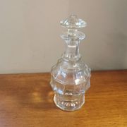 Carafe vintage en verre à facettes