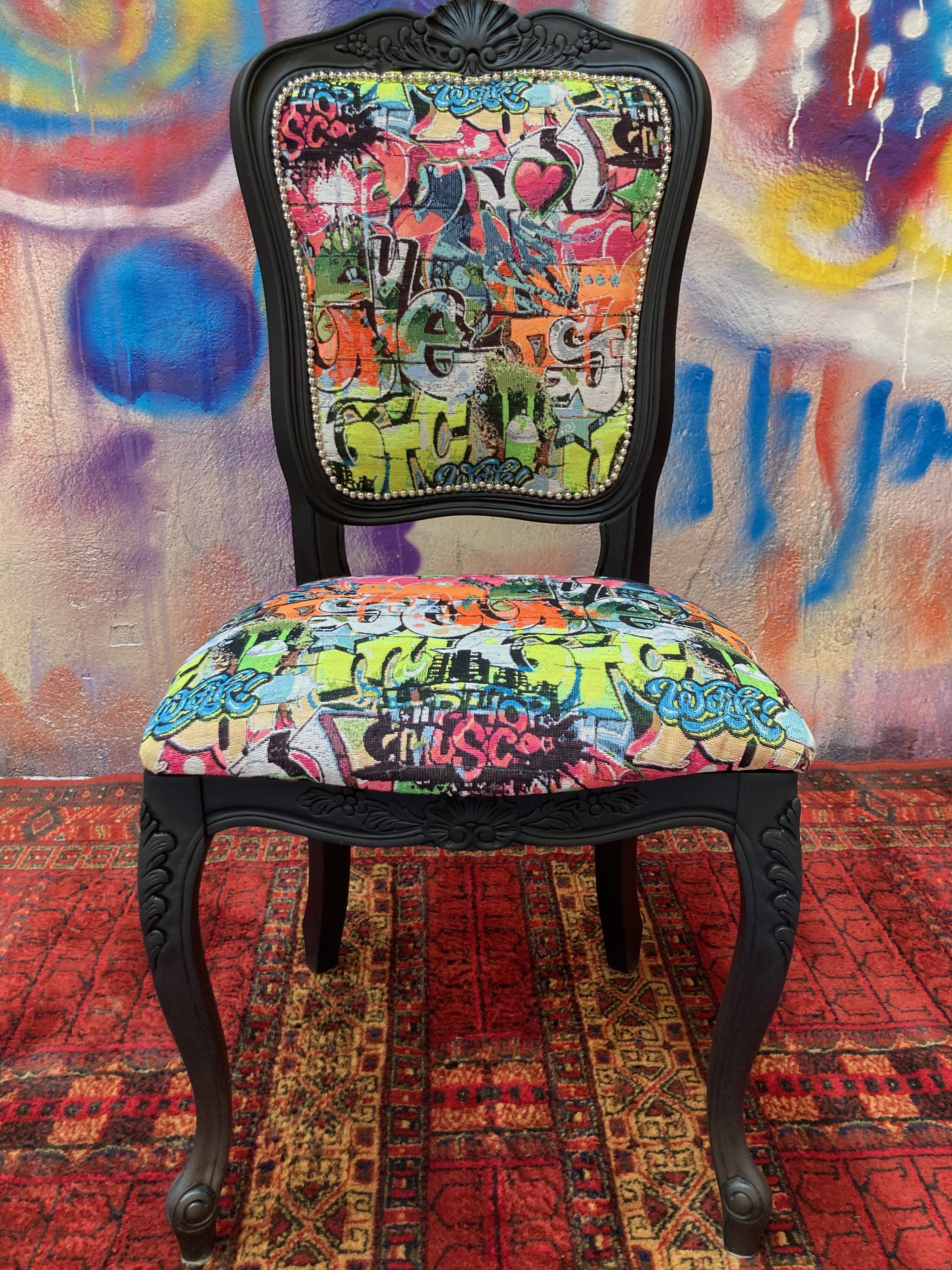 Street art noire chair