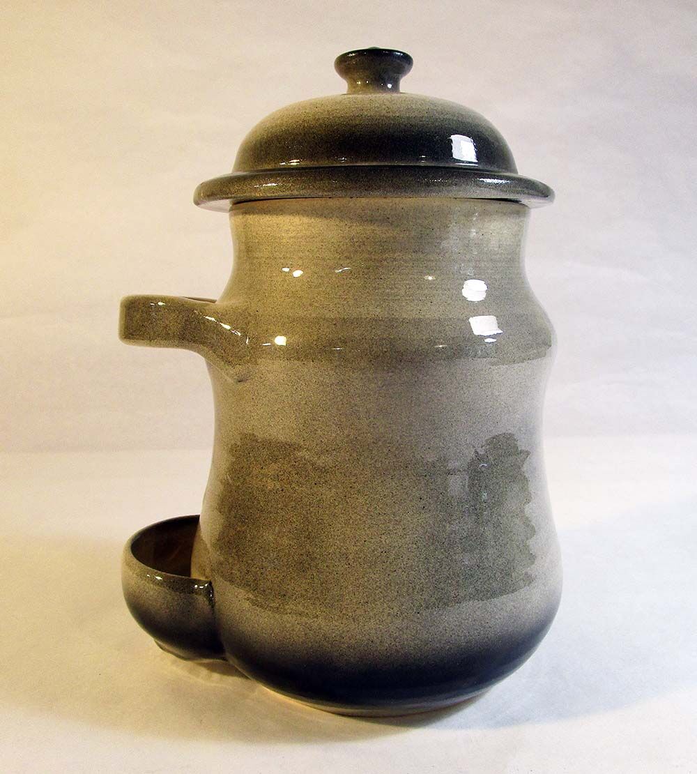Ceramic olive pot