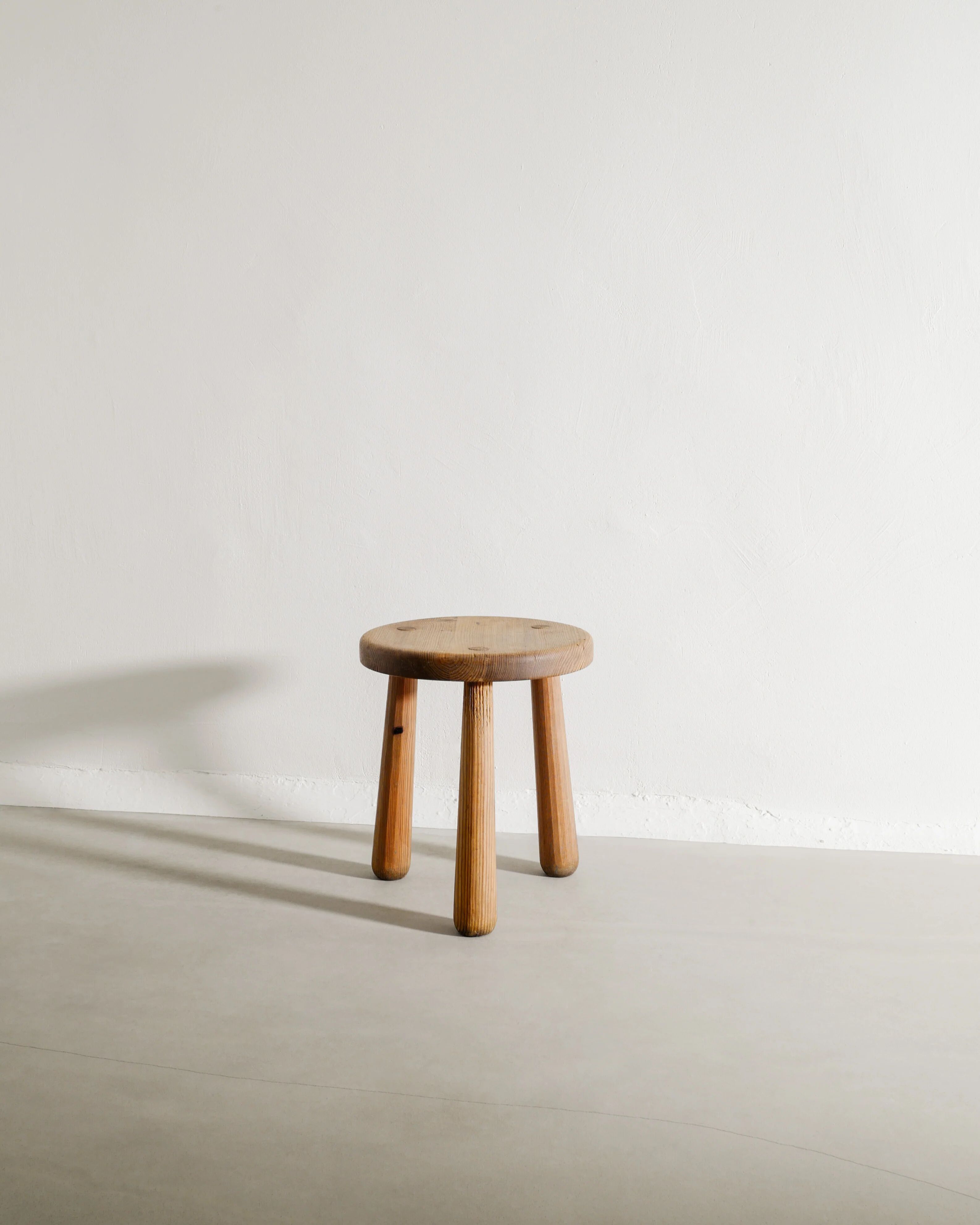Swedish Modern Wooden "Skoga" Pine Tripod Stool by Axel Einar Hjorth, 1930s