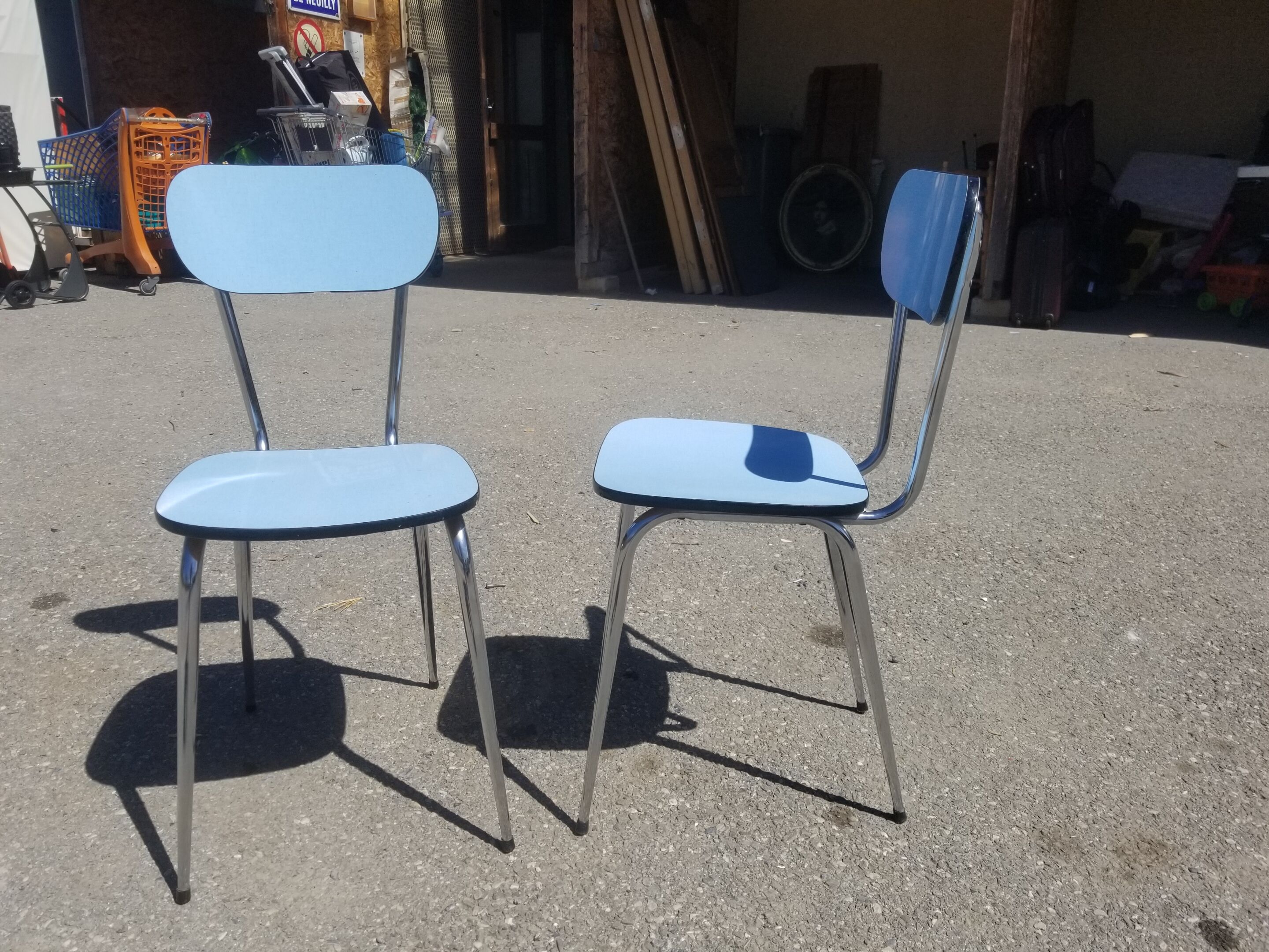 Pair of vintage chairs in formica blue - 60s