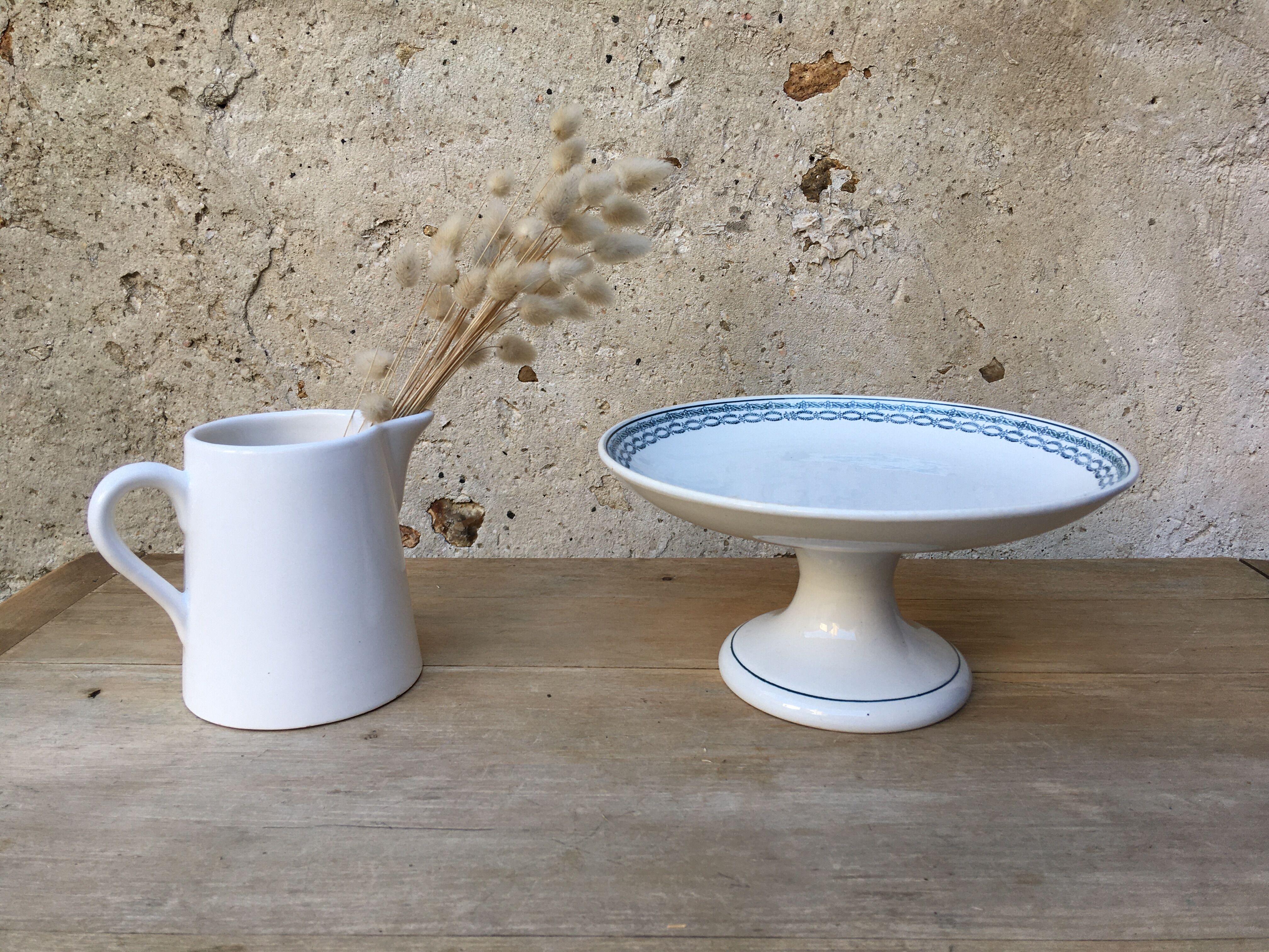 Standing iron earth compotier