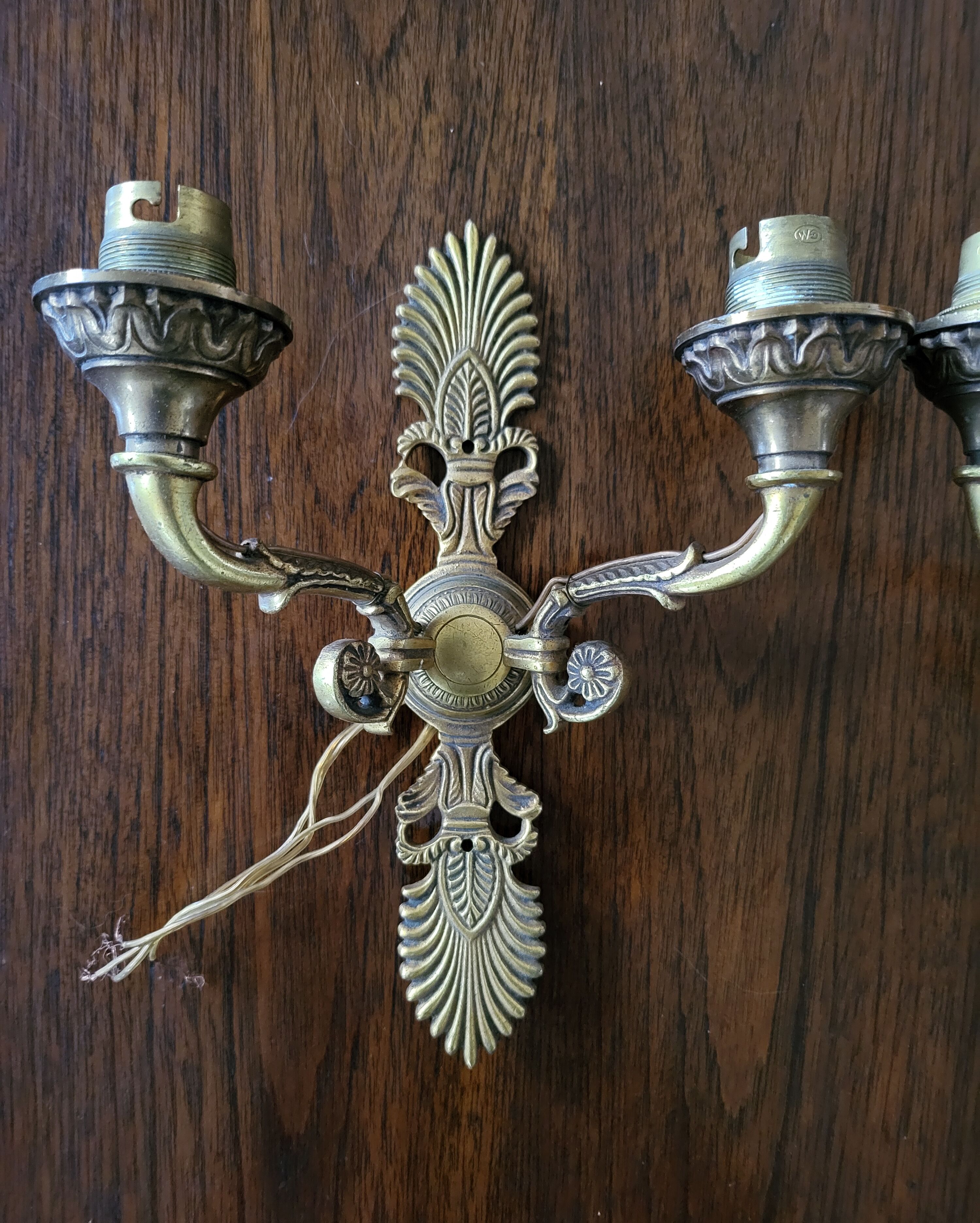 Paire d'appliques en bronze ciselé décor de palmettes