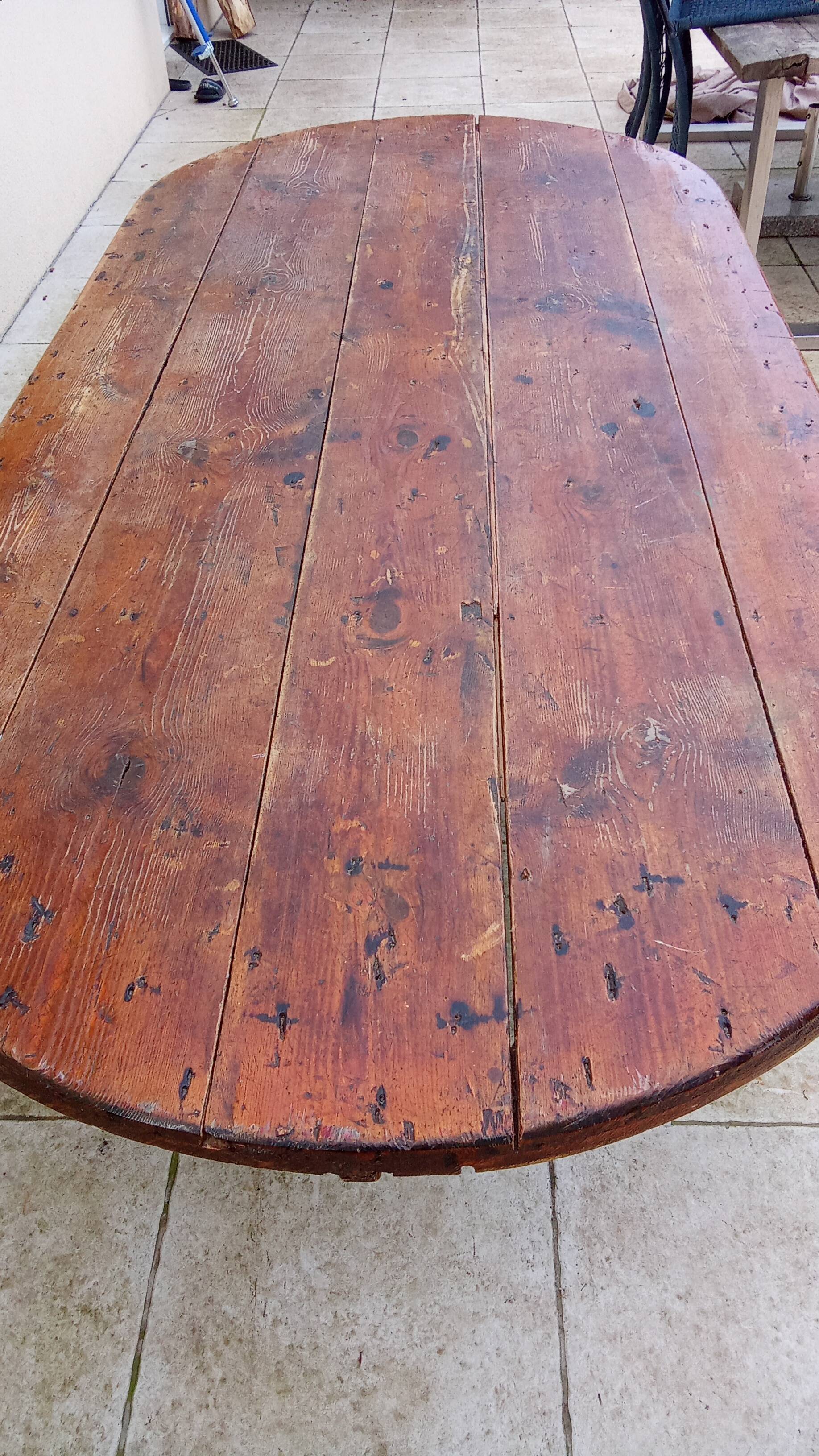 Old oval farm table 2m42