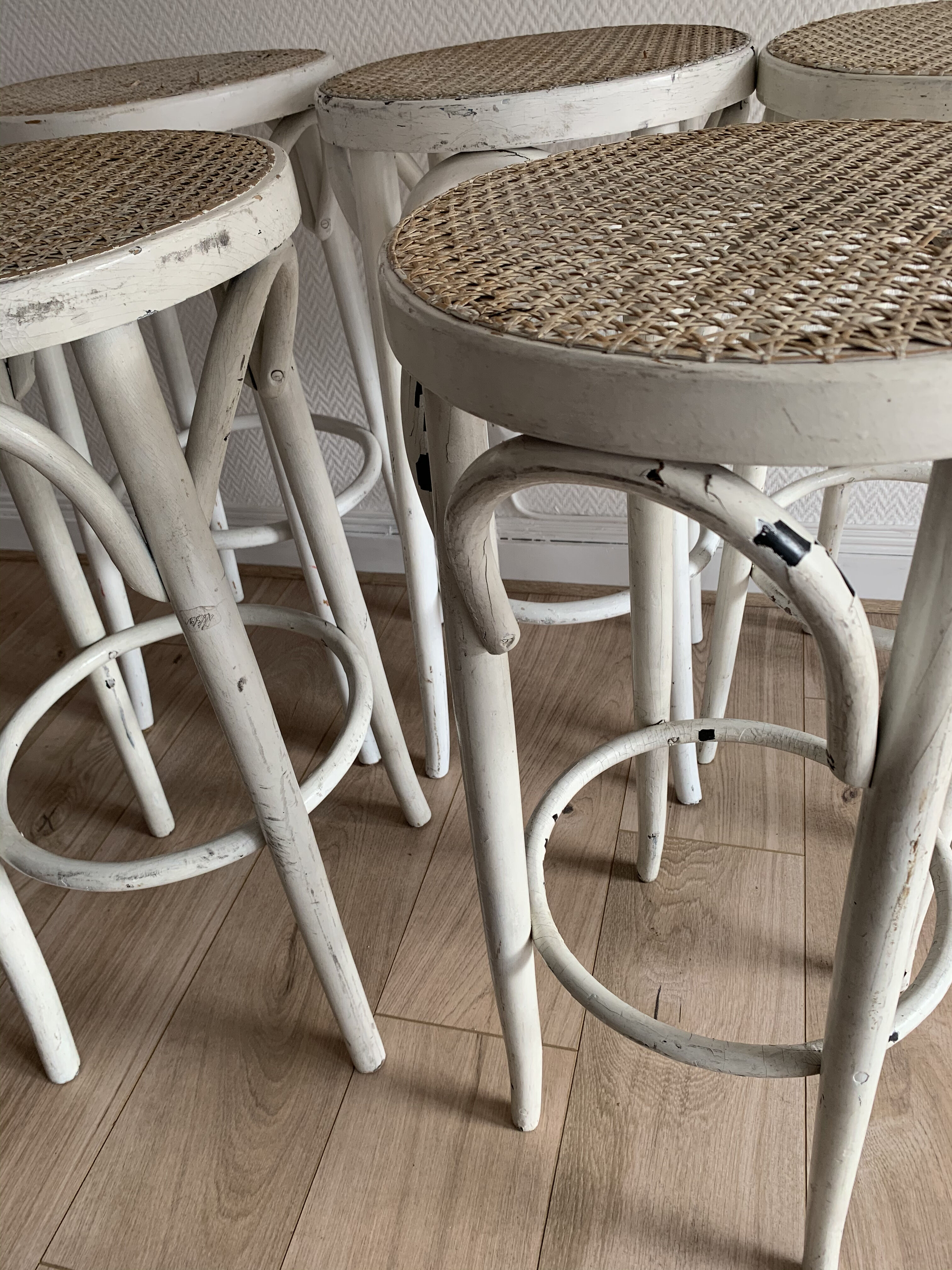 Set of 6 vintage bistro stools cannés white