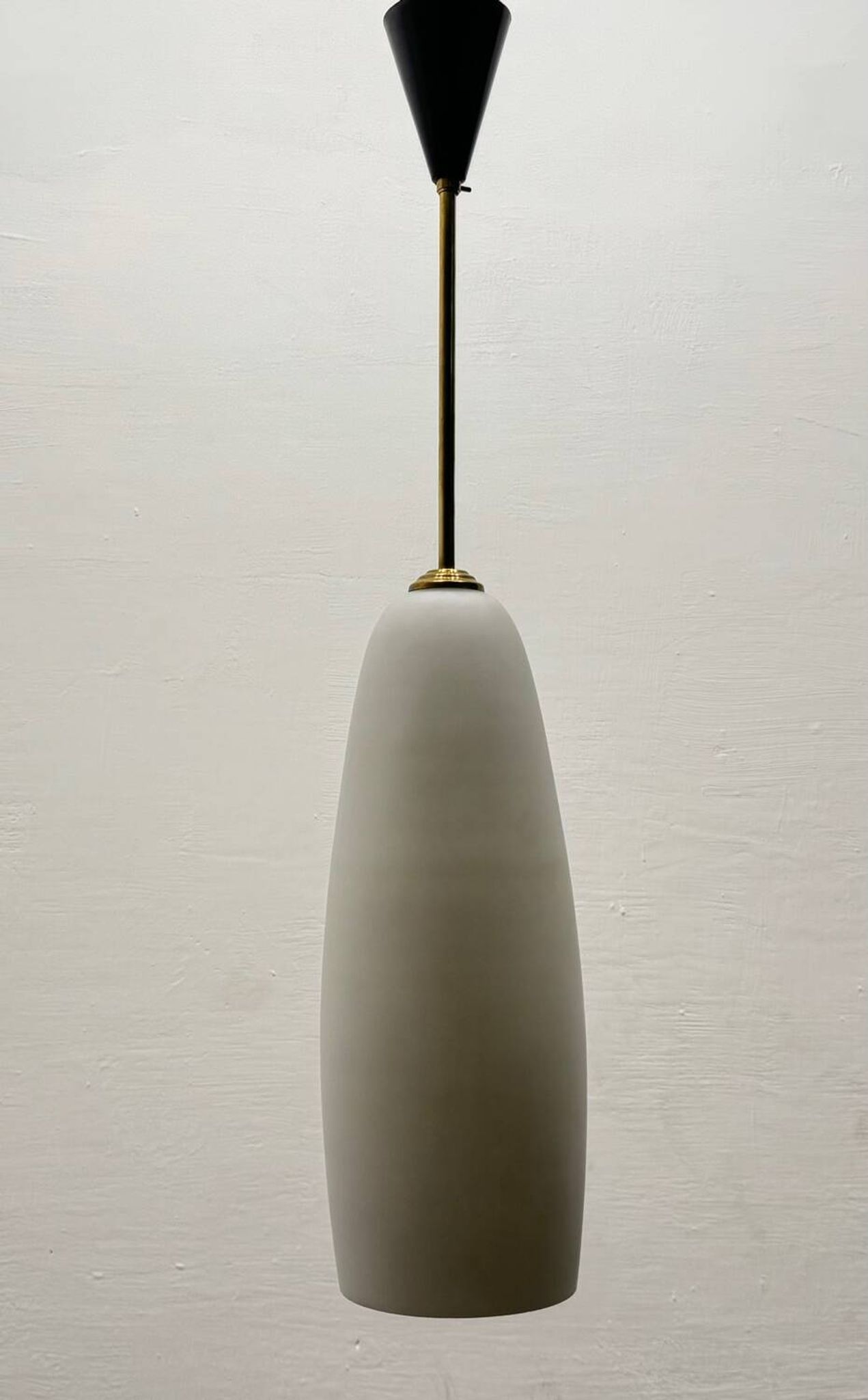 Suspension en verre opalin italien des années 1960