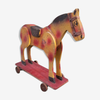 Ancien jouet cheval sur roulettes