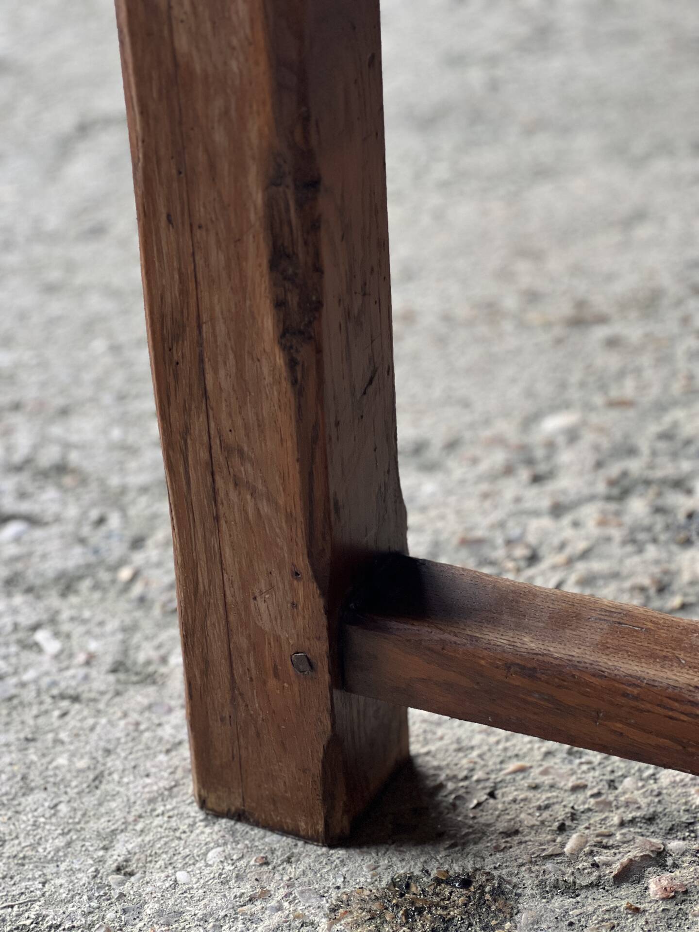 Grande table de ferme - 2 bancs - 2 rallonges 
