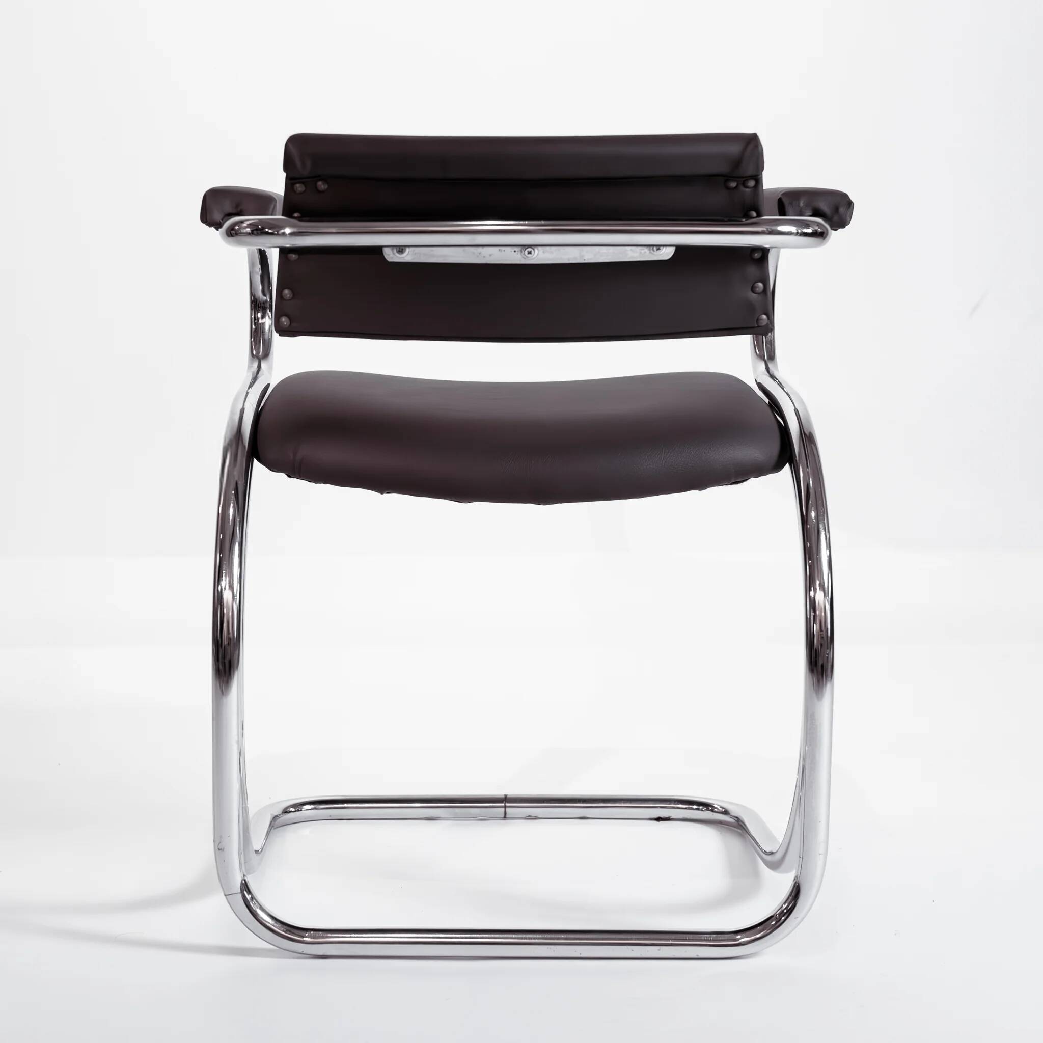 Vintage Italian cantilever chair in chrome tubular metal, 1970s.