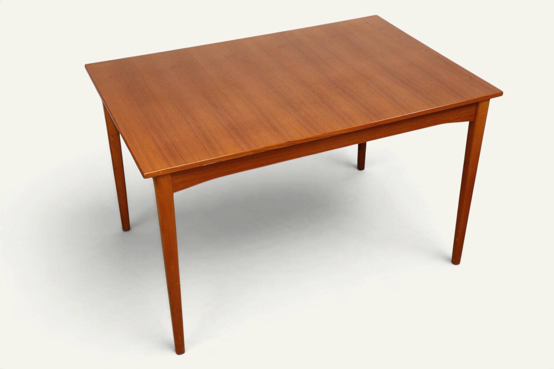 Rectangular extendable dining table in Scandinavian teak – 1960s