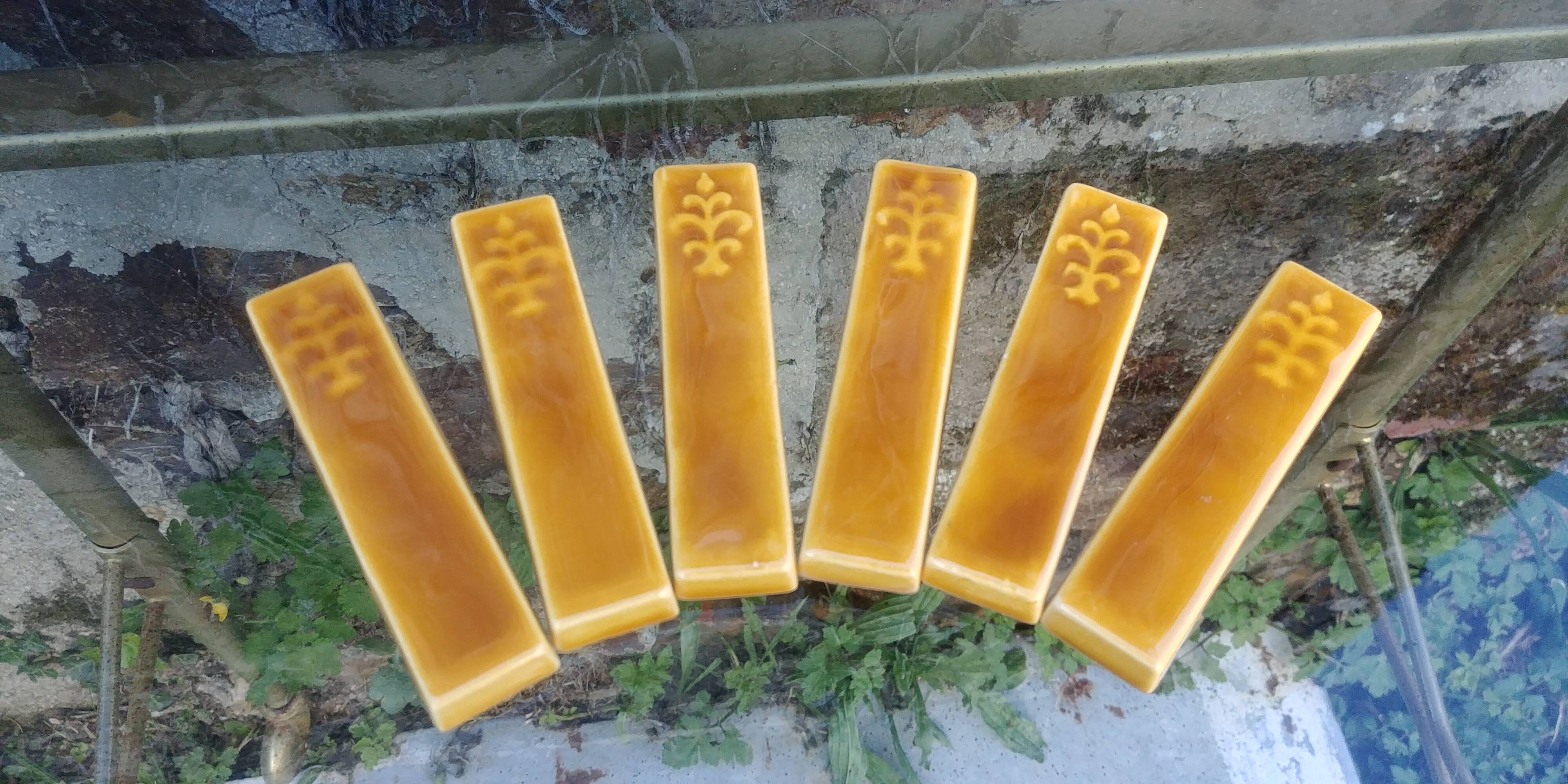 Knife holder/rest covered in glazed ceramic Vintage 70s yellow/brown