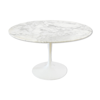 Tulip coffee table by Eero Saarinen for Knoll from the 1960