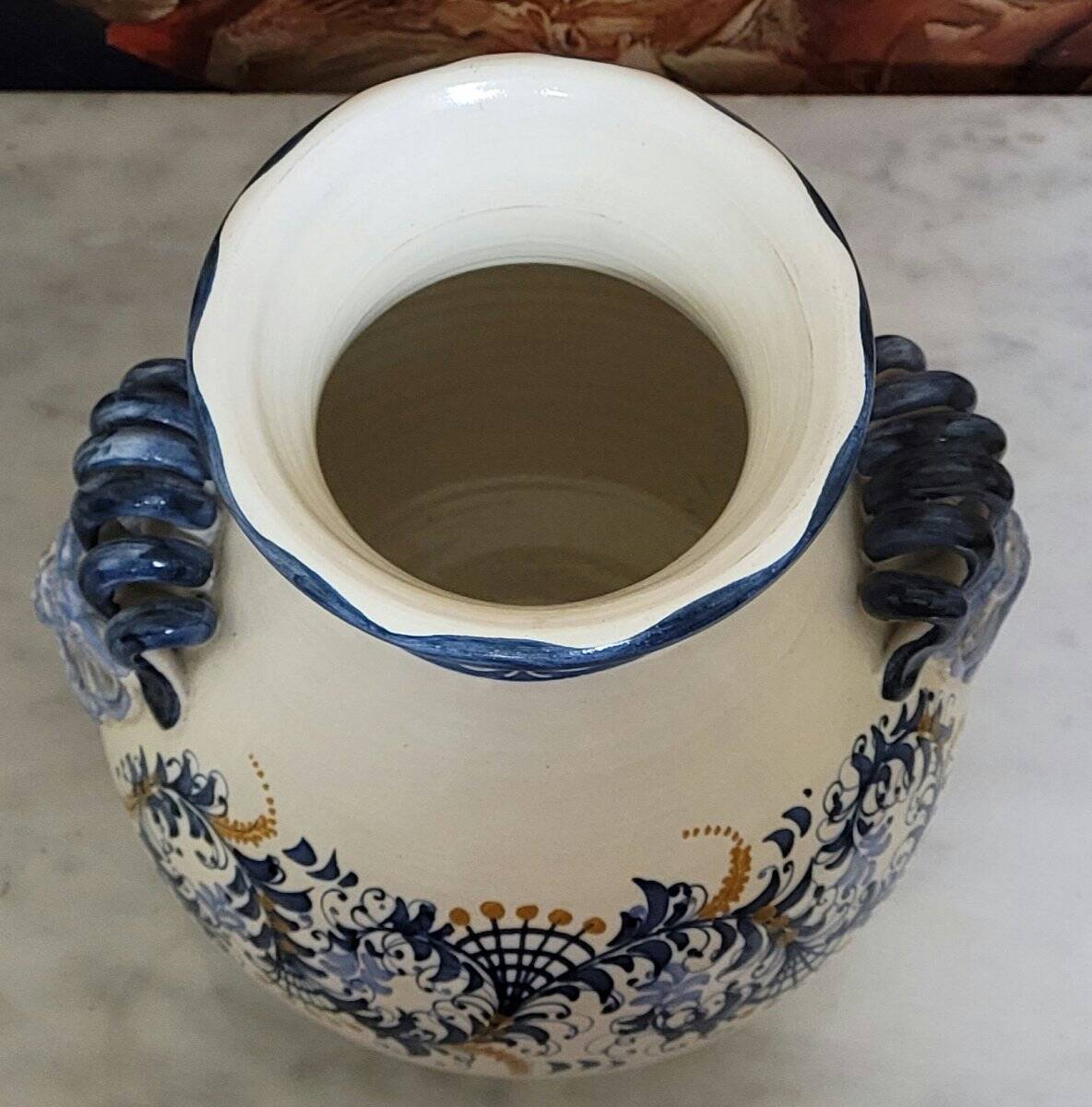 Large vase in Italian faience from the 20th century.