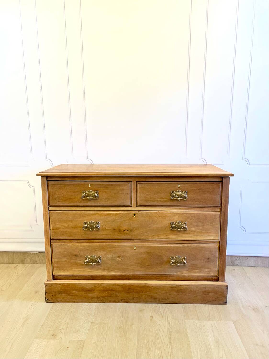 Vintage wooden chest of drawers – 4 drawers – Authentic charm