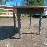 Round farmhouse table