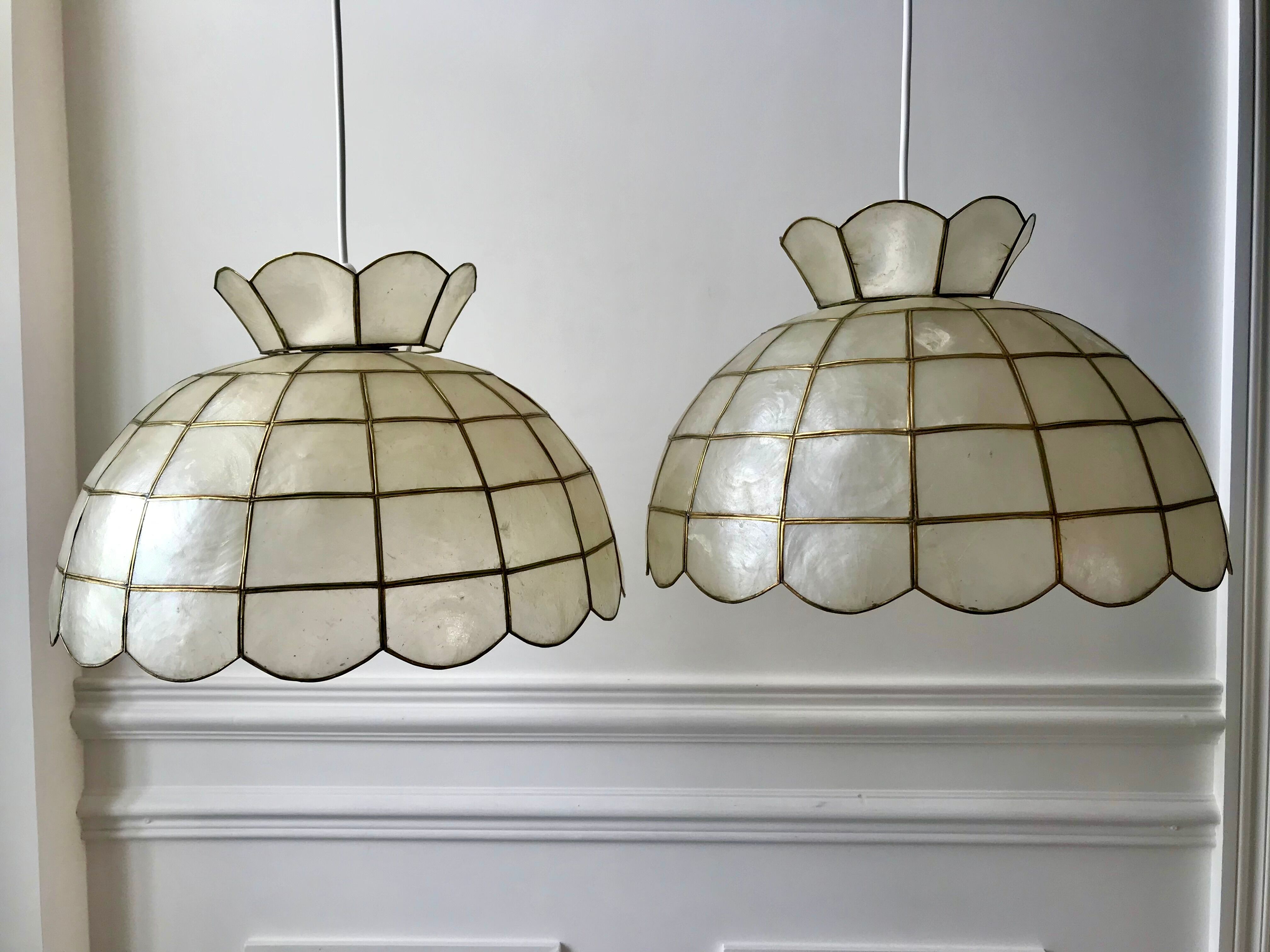 Pair of mother-of-pearl and brass suspensions 60-70s