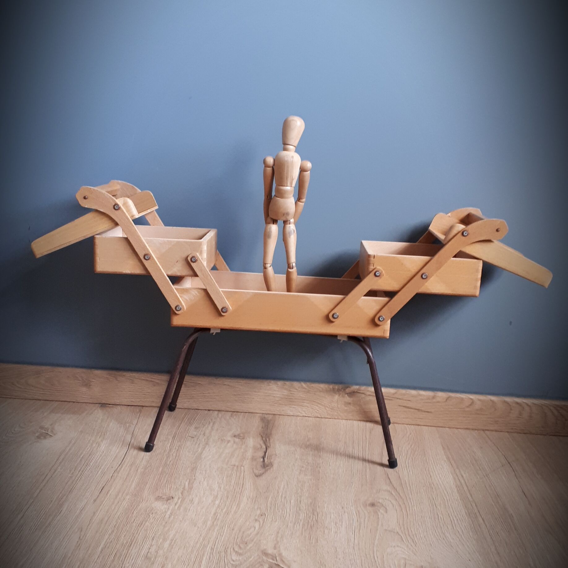 Former sewing worker on feet