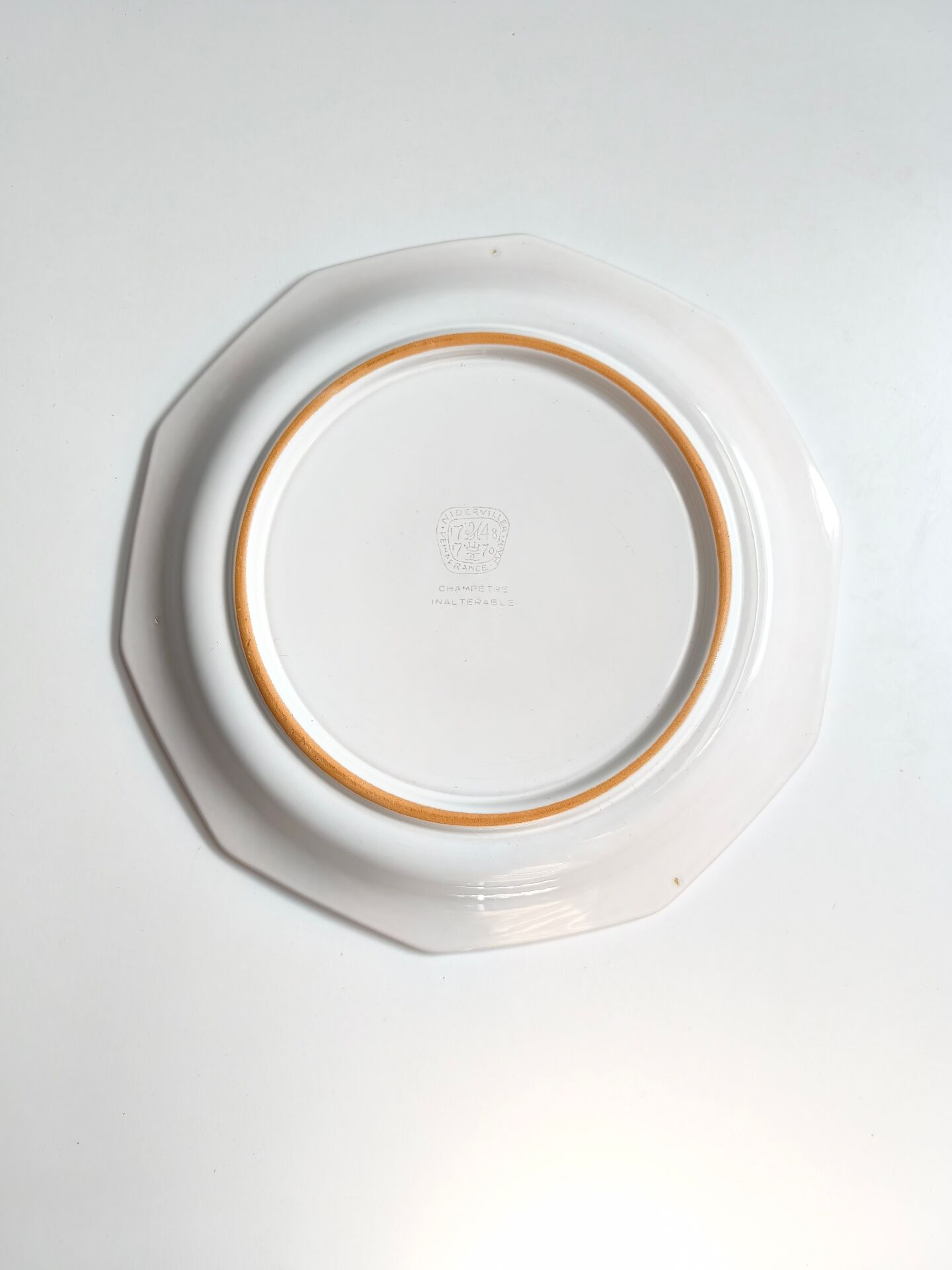 Round vintage Niderviller plate with a country decor.