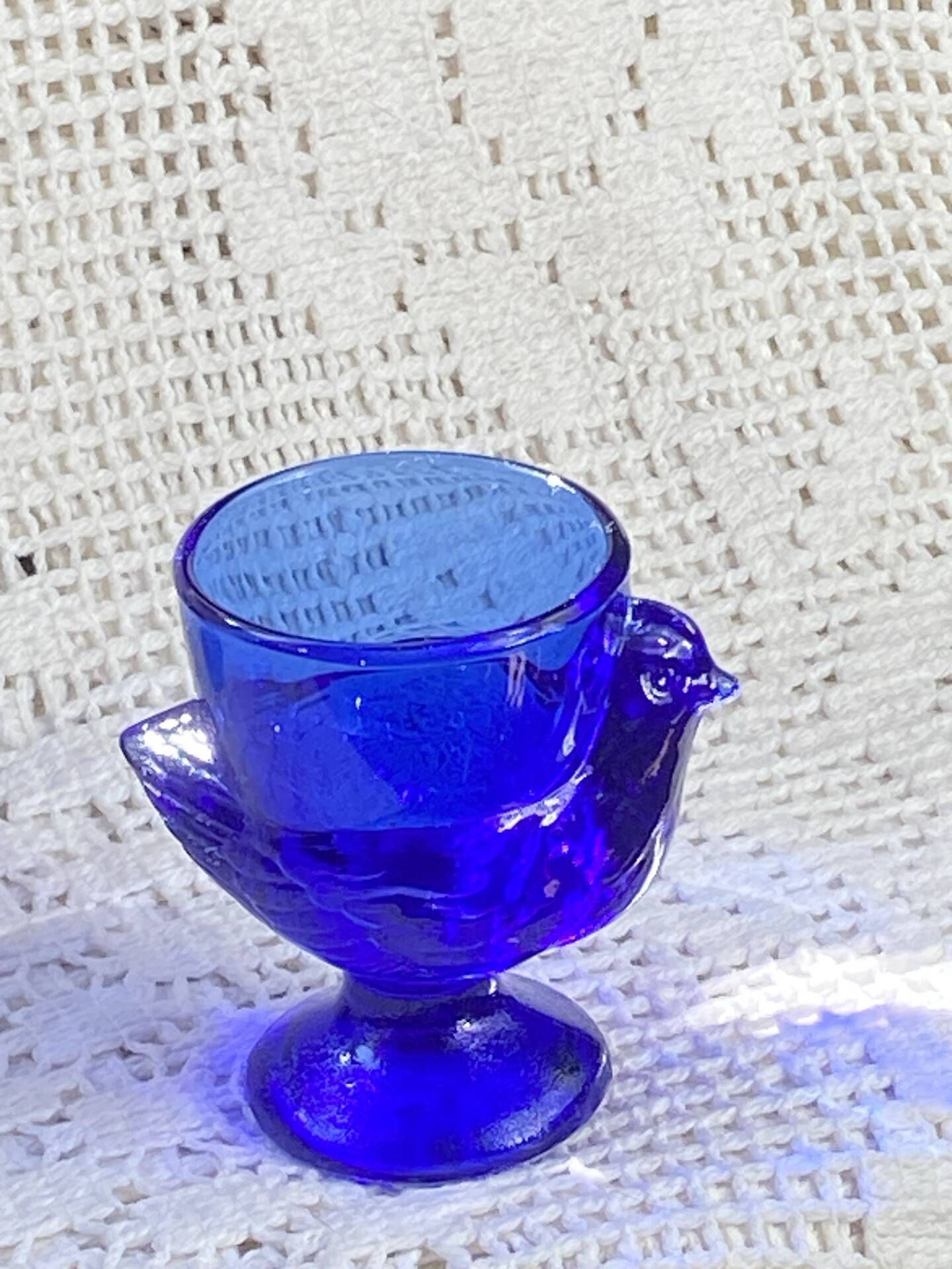 Coquetiers poussin en verre bleu cobalt 