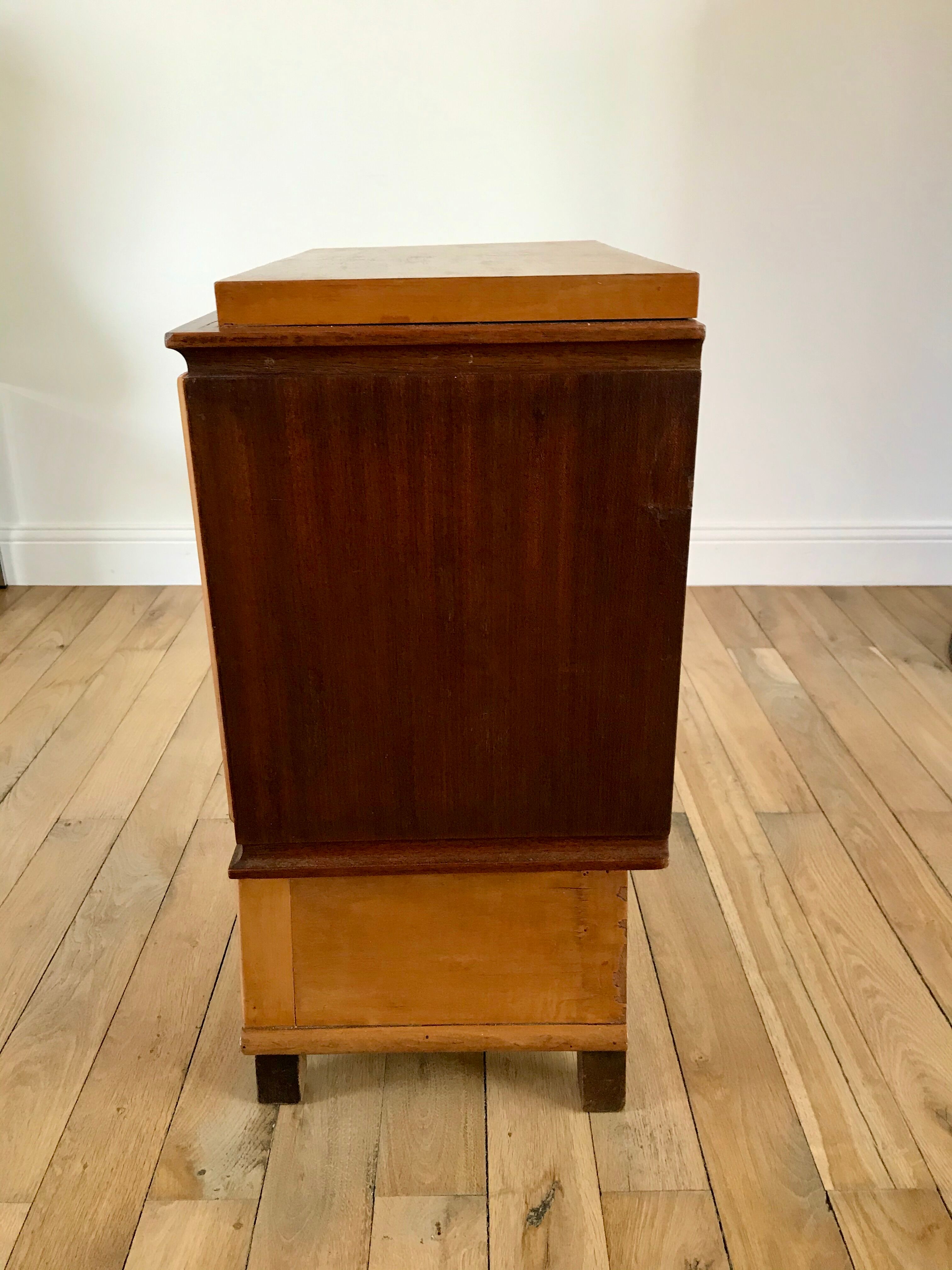 Bedside table in orm magnifying glass art deco 30s