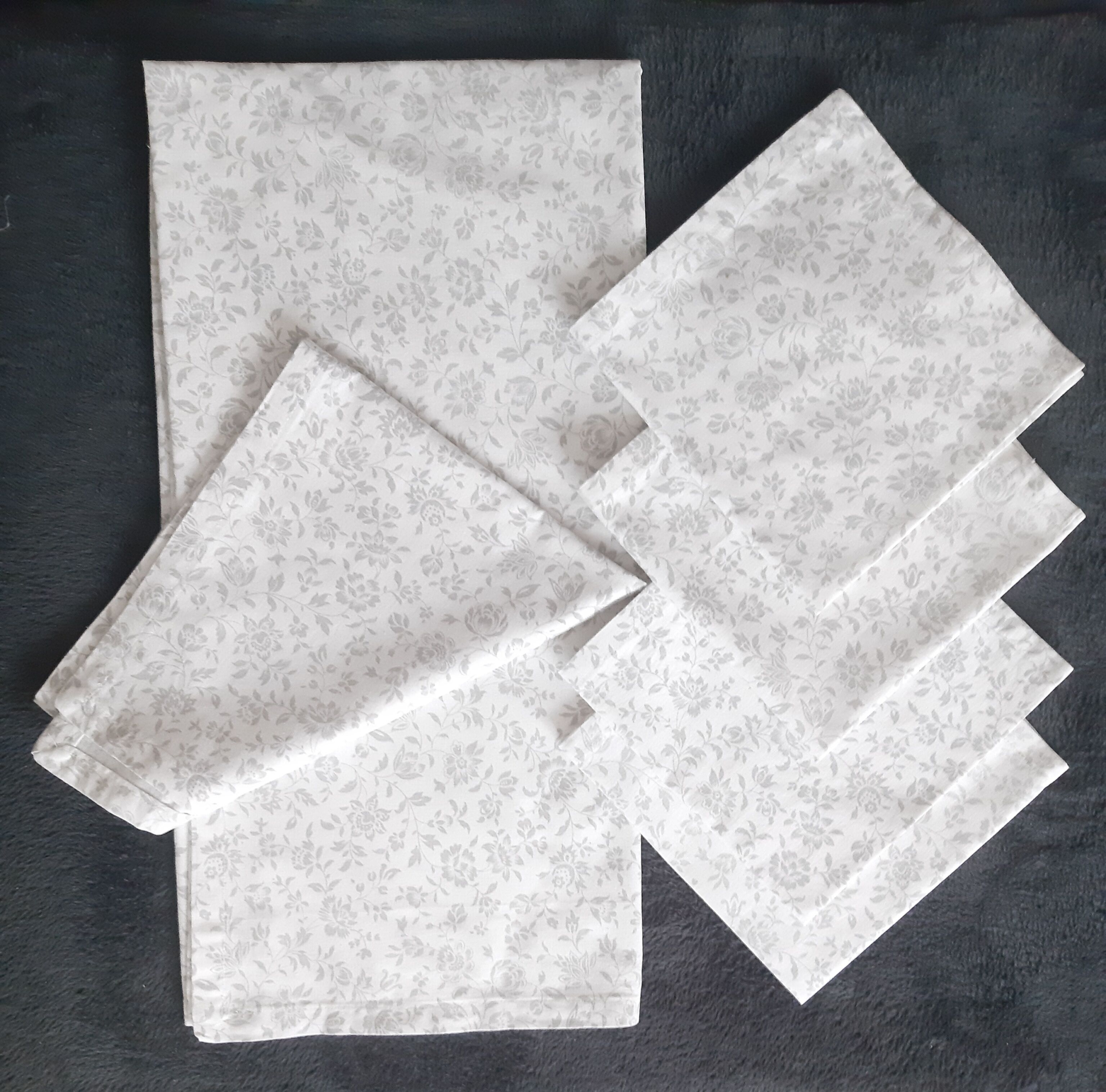 Tablecloth & towels