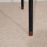 Expandable round dining table