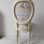 Louis XVI upholstered medallion chair, beige cracked patina, sea fabric
