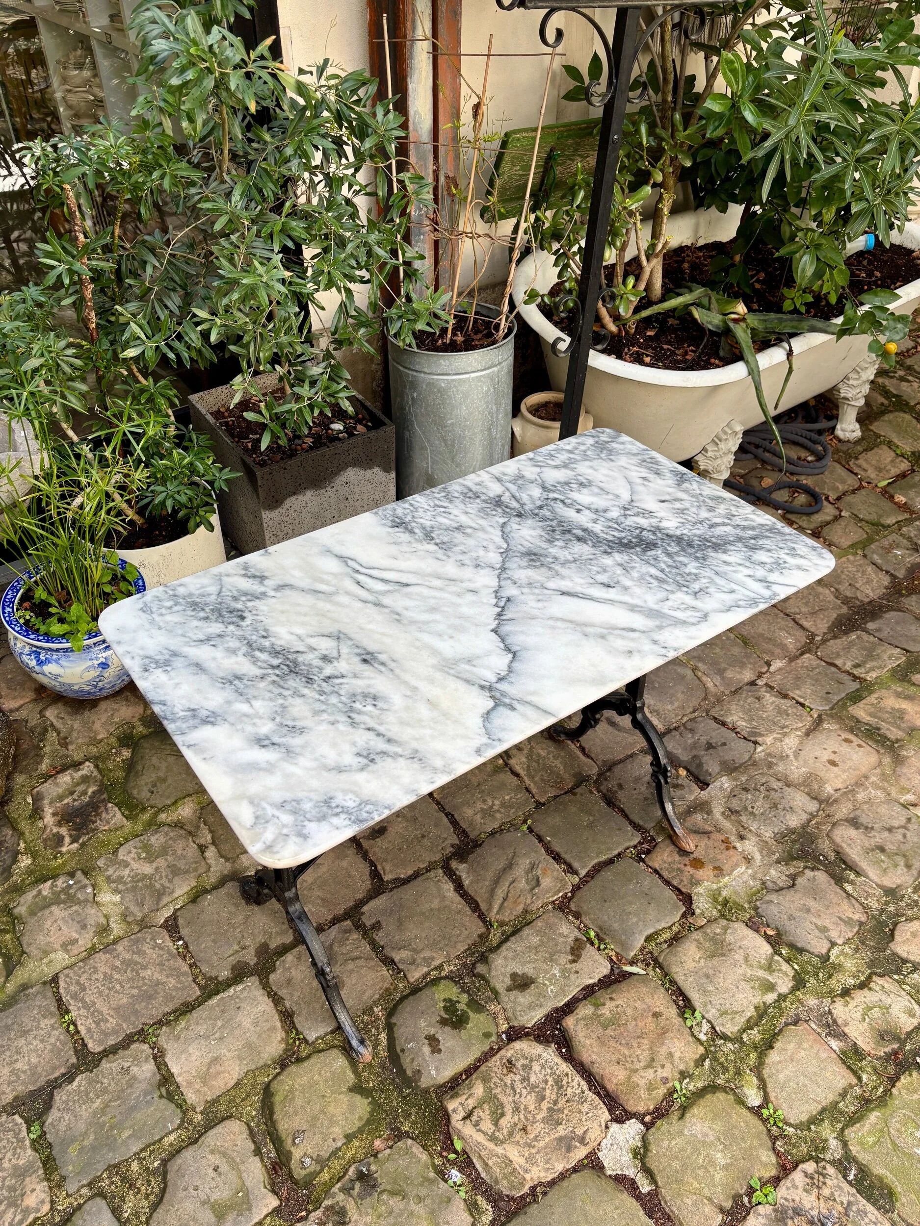 Grey marble bistro table with black cast iron ☐ 110 x 60 cm
