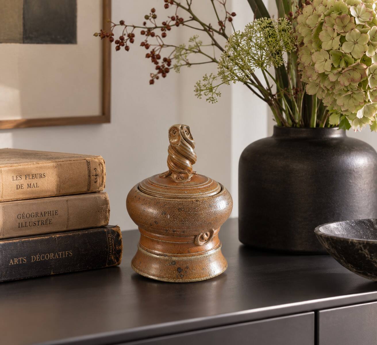 Covered pot in artisanal stoneware with an owl – signed Plume